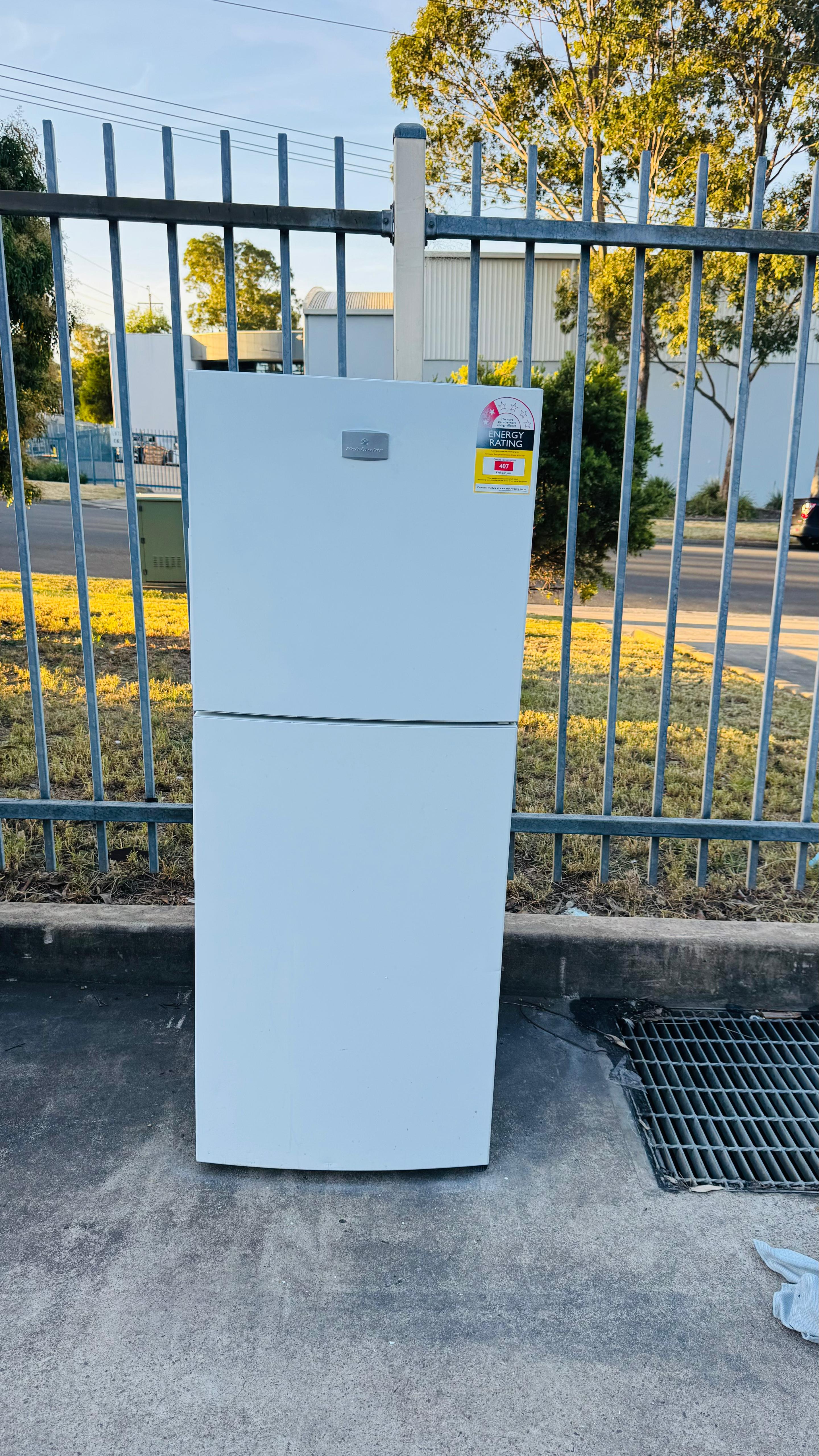 KELVINATOR 231 LITRES FRIDGE FREEZER