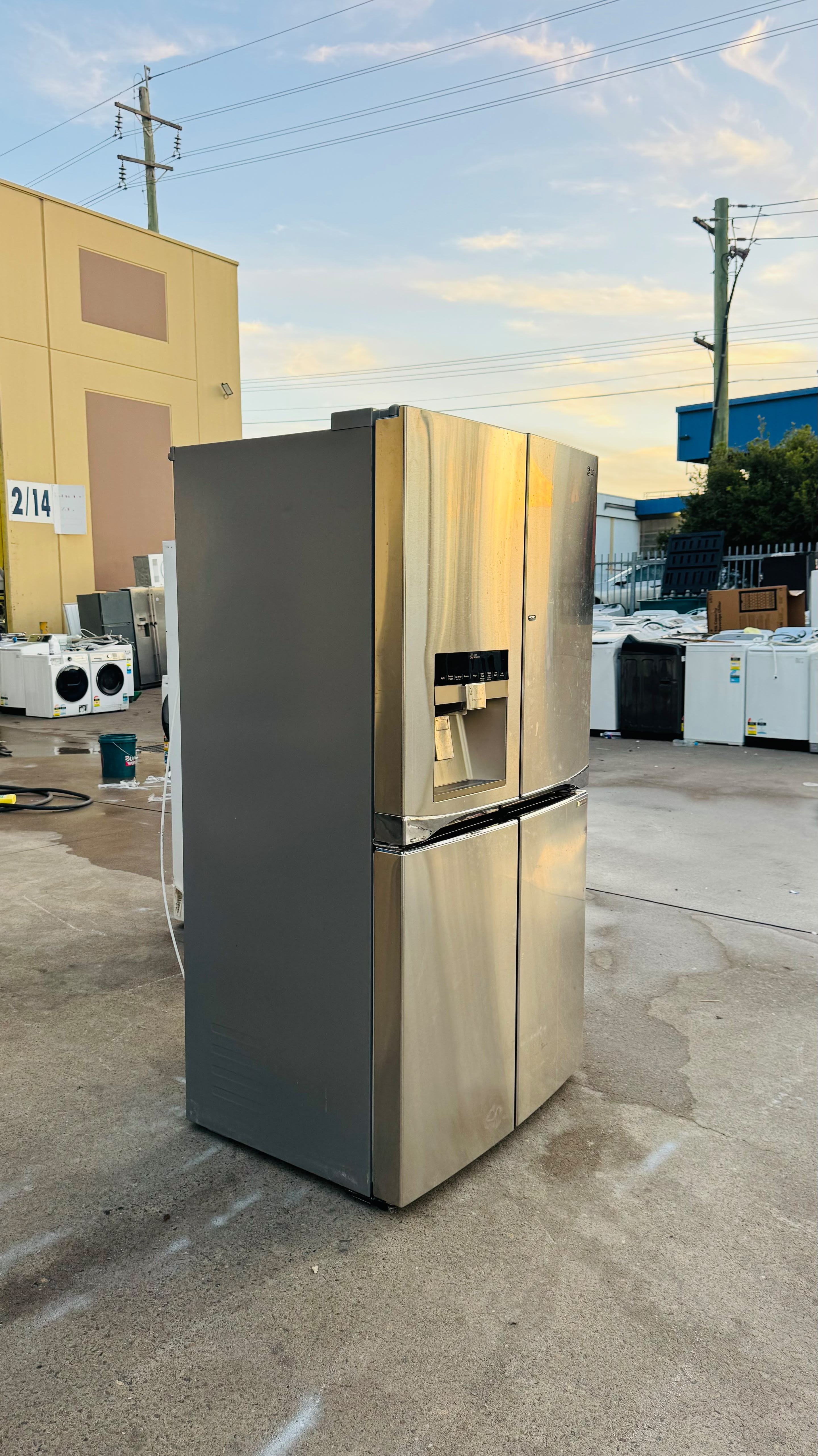 LG QUAD FRENCH DOOR 712 LITRES FRIDGE FREEZER