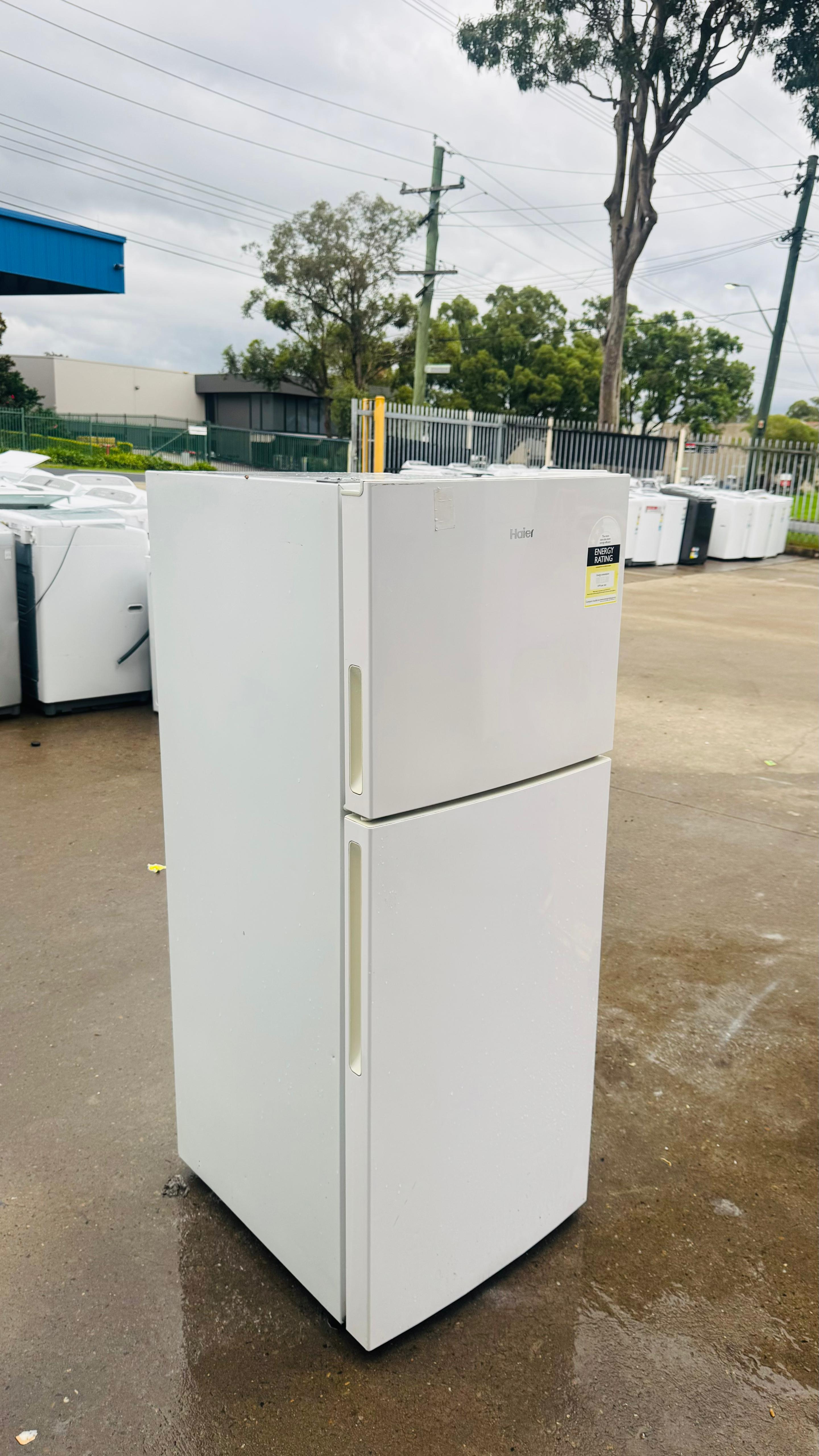 HAIER 222 LITRES FRIDGE FREEZER