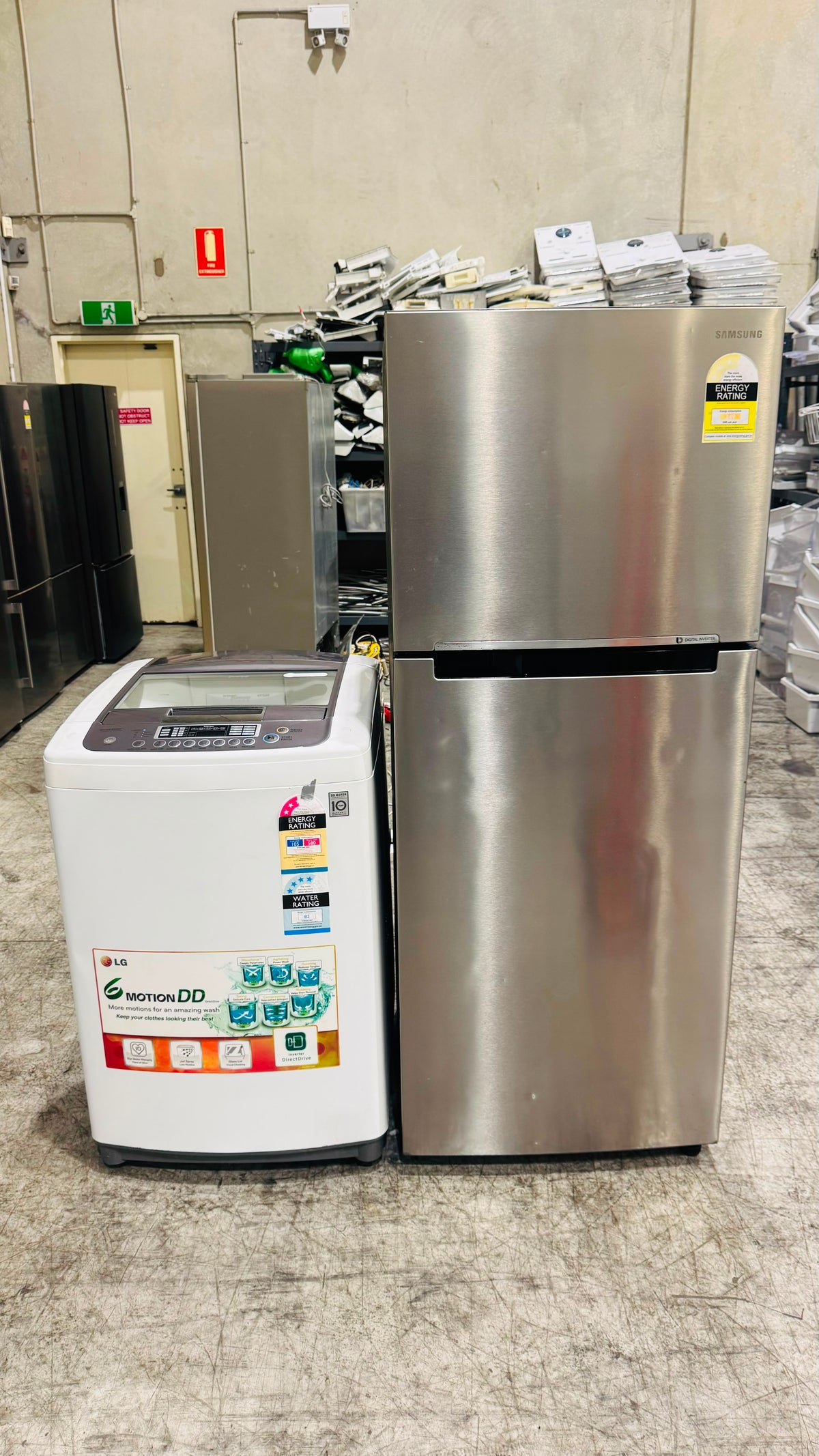 SAMSUNG 343 LITRES FRIDGE FREEZER & LG 8KGS TOP LOADER COMBO