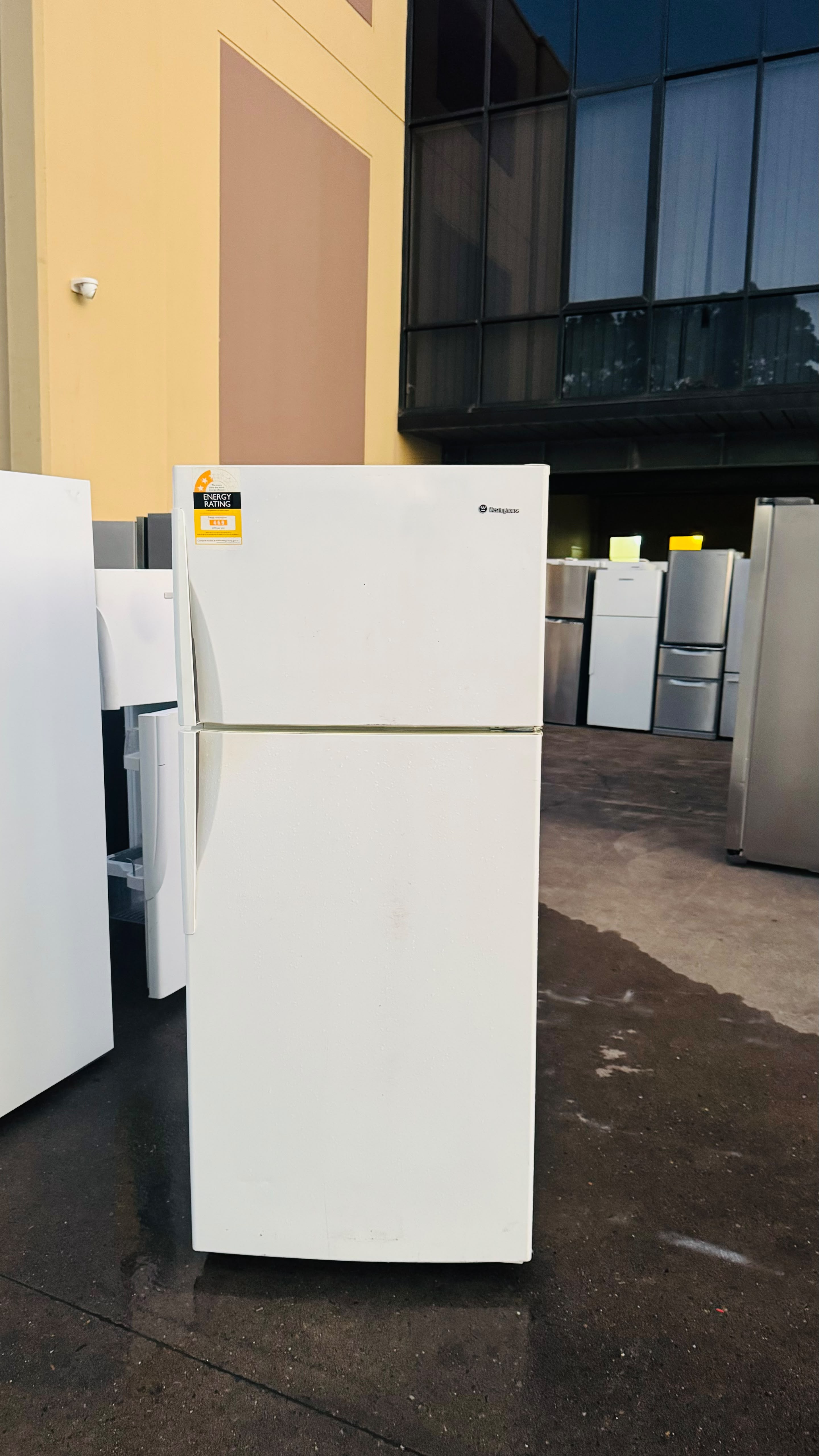 WESTINGHOUSE 420 LITRES FRIDGE FREEZER