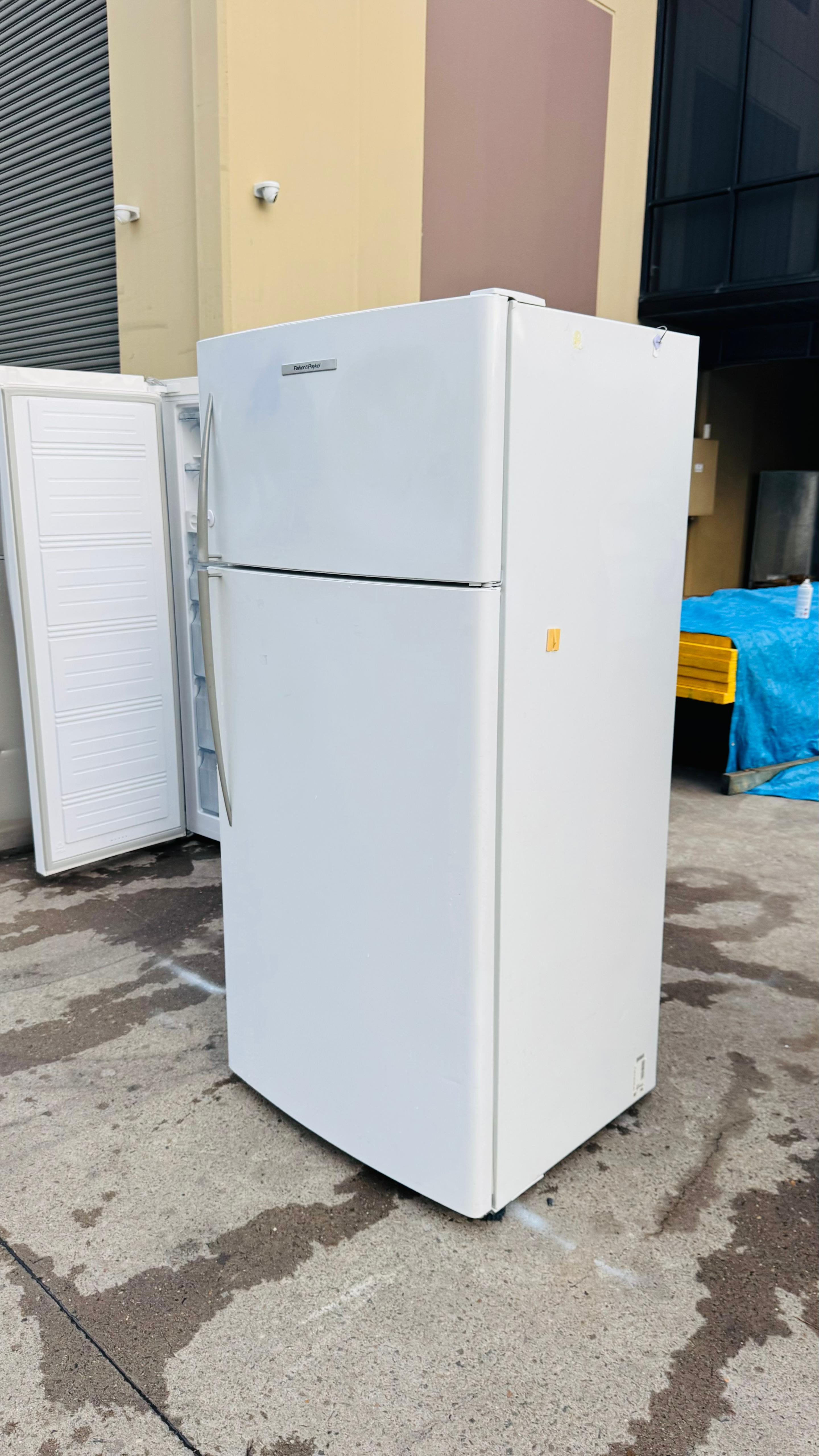 FISHER AND PAYKEL 519 LITRES FRIDGE FREEZER