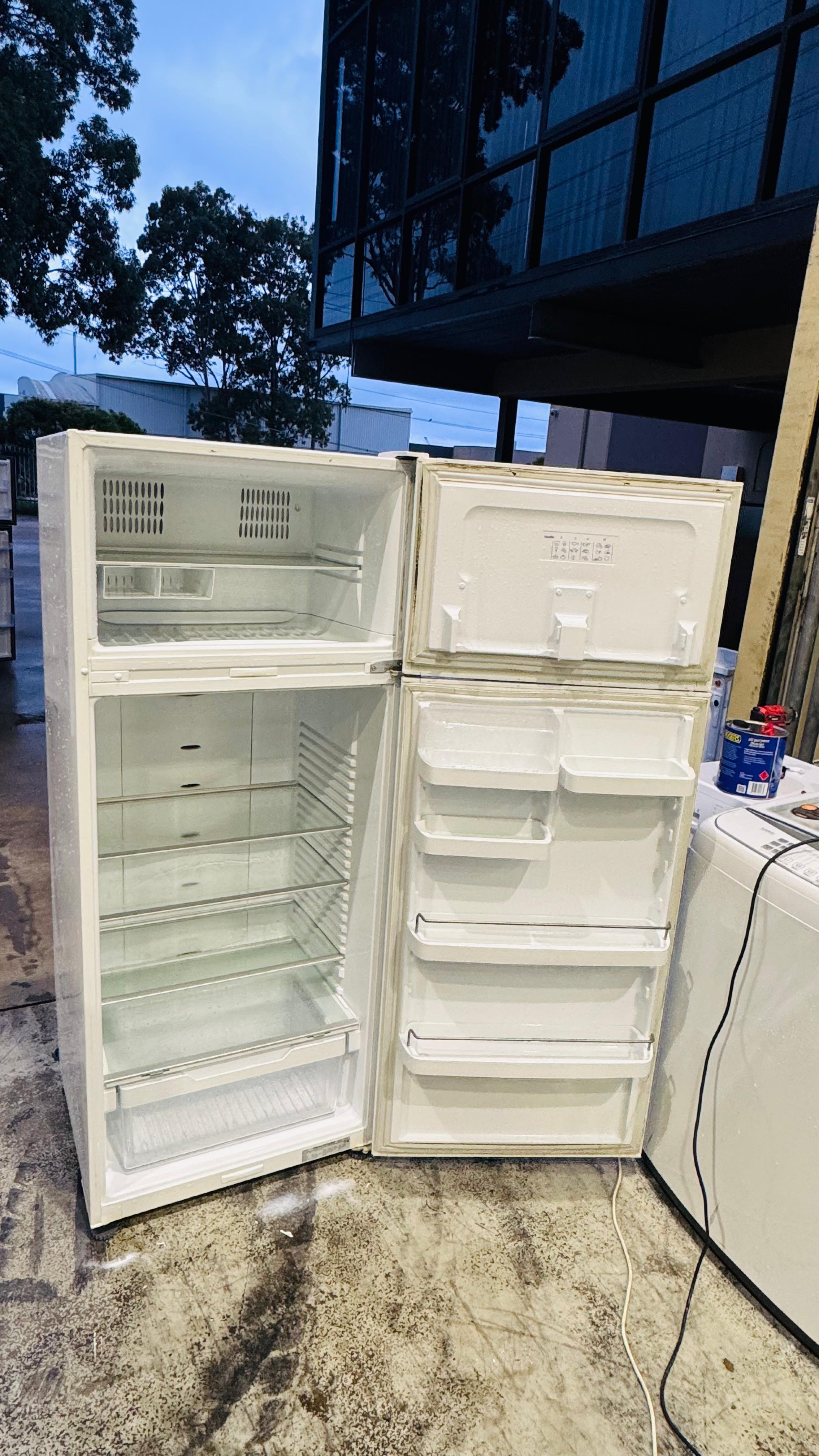 FISHER AND PAYKEL 447 LITRES FRIDGE FREEZER