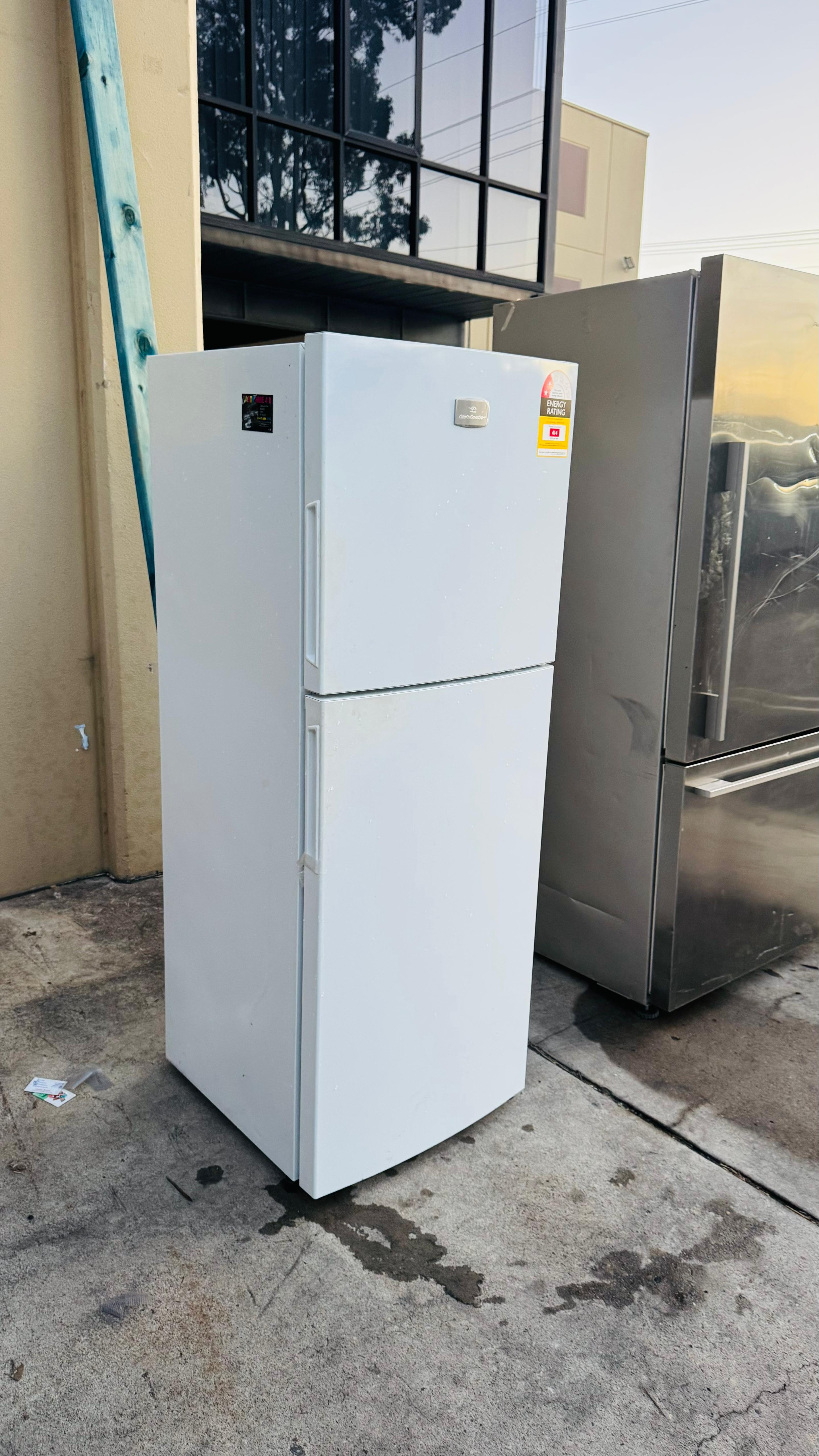 KELVINATOR 245 LITRES FRIDGE FREEZER