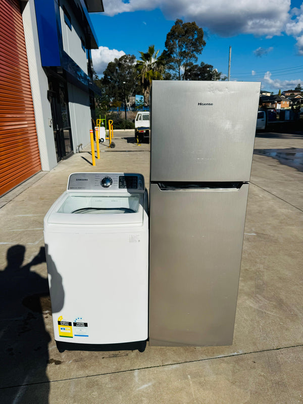 **HISENSE 272 LITRES FRIDGE FREEZER & SAMSUNG 8KGS TOP LOADER WASHING MACHINE COMBO PACKAGE DEAL**