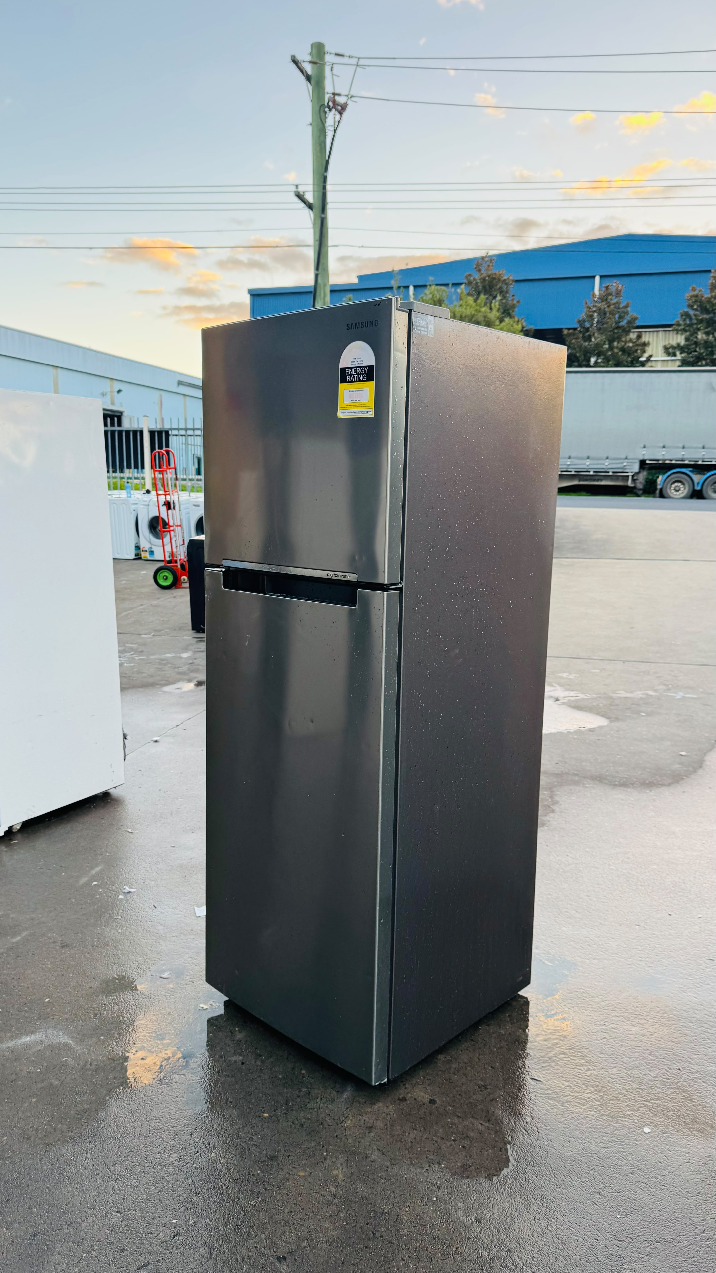 SAMSUNG 341 LITRES FRIDGE FREEZER