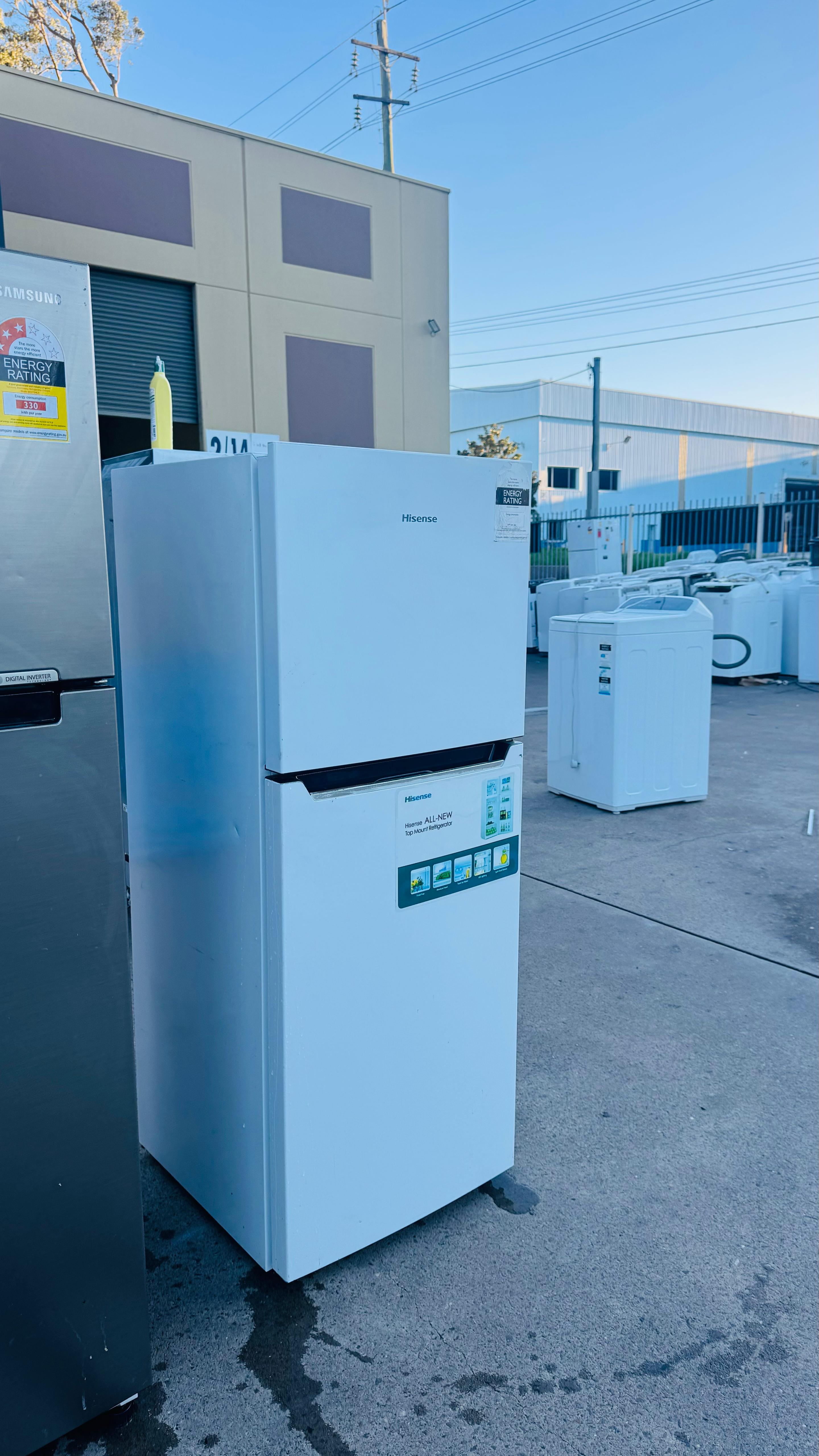 HISENSE 230 LITRES FRIDGE FREEZER