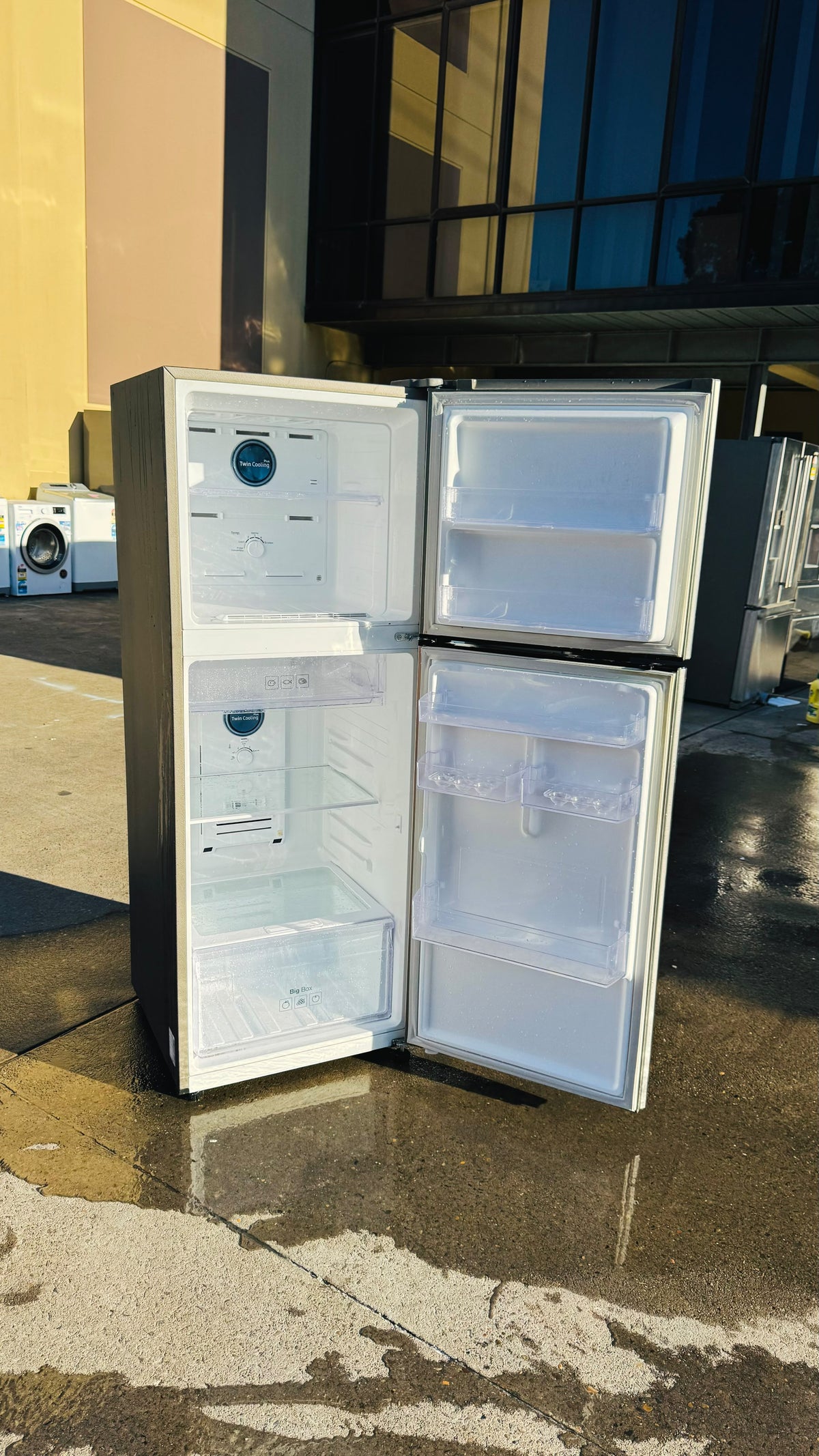 SAMSUNG 318 LITRES FRIDGE FREEZER