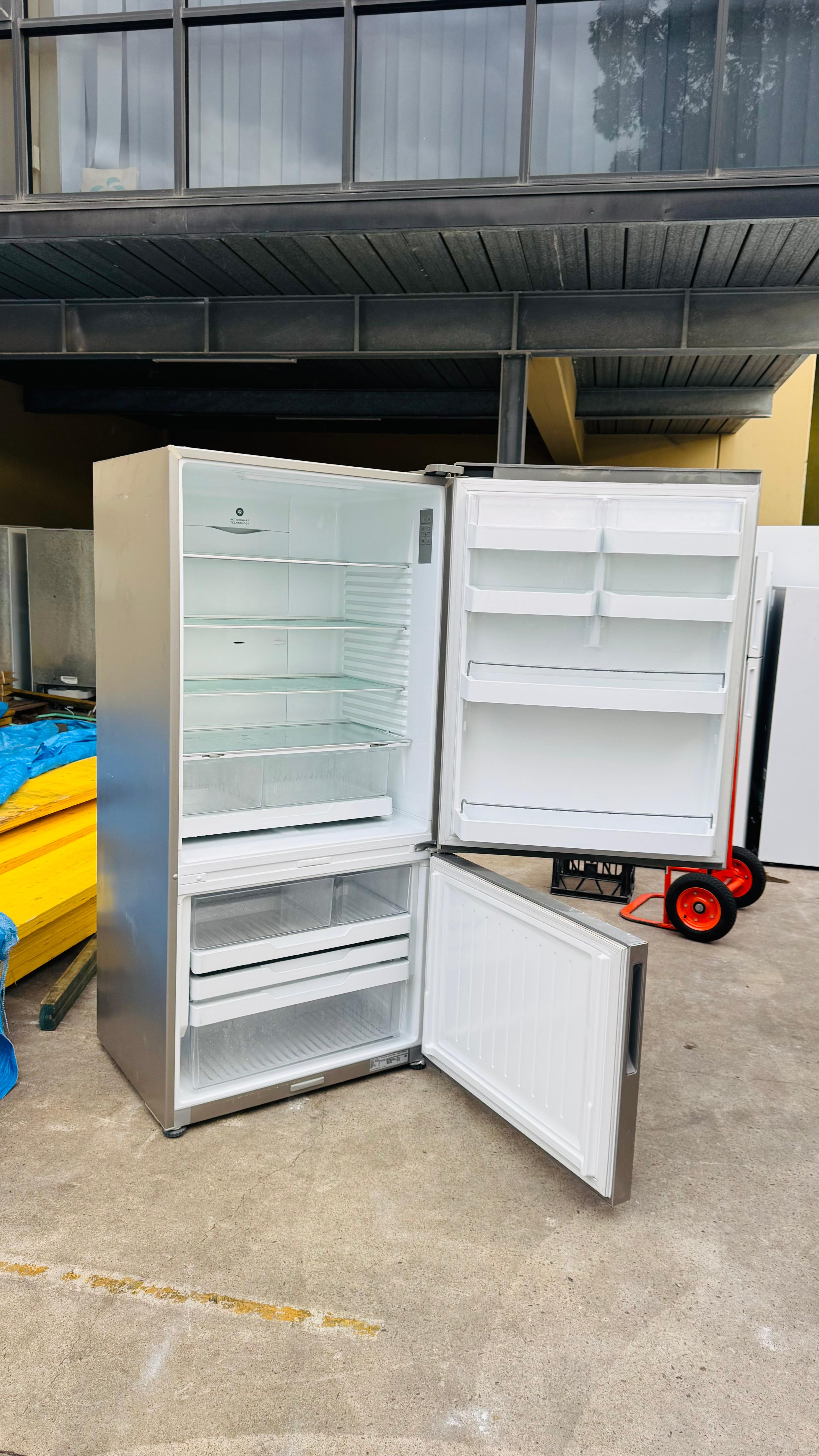 FISHER AND PAYKEL 519 LITRES FRIDGE FREEZER