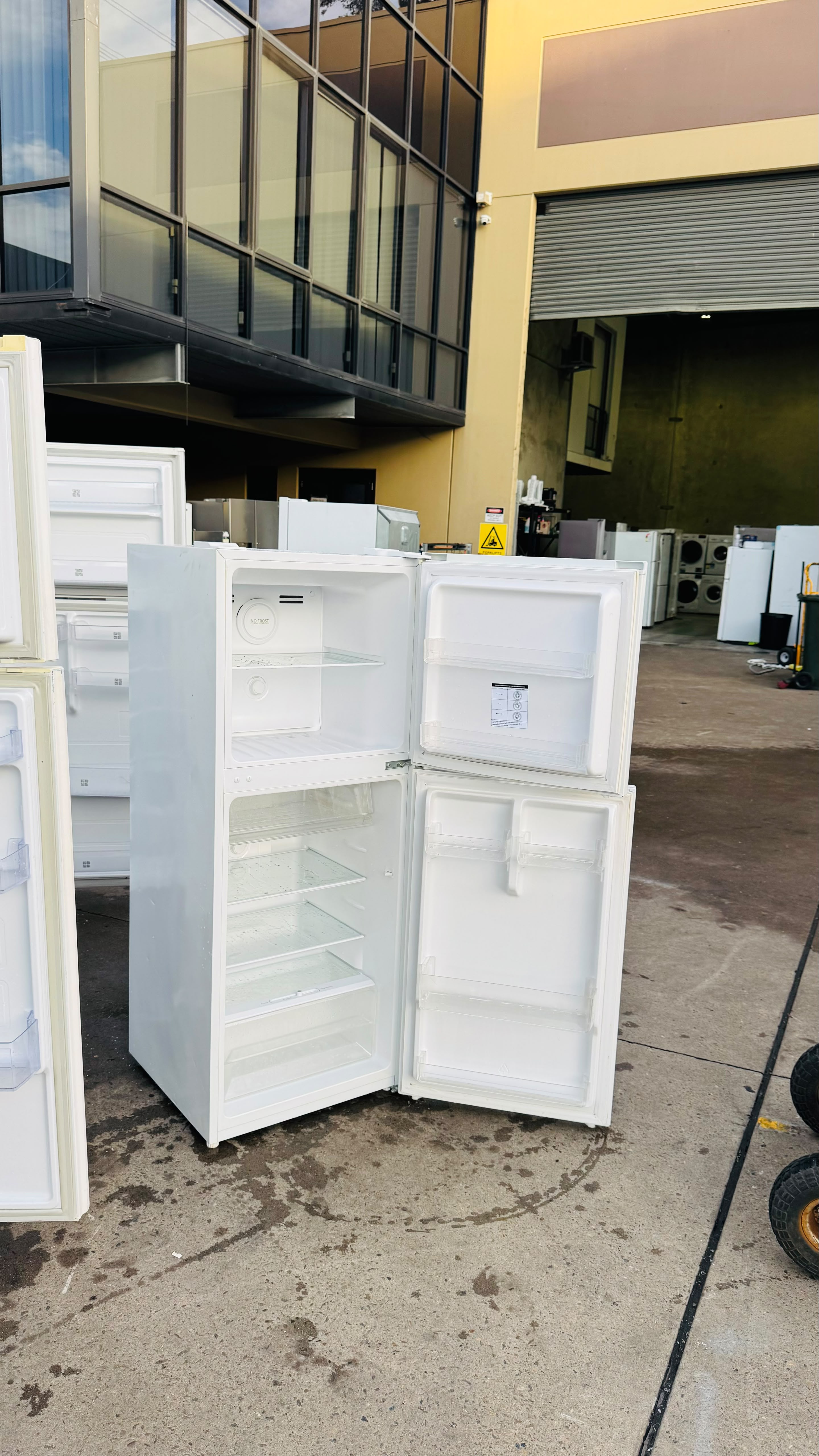 HAIER 220 LITRES FRIDGE FREEZER