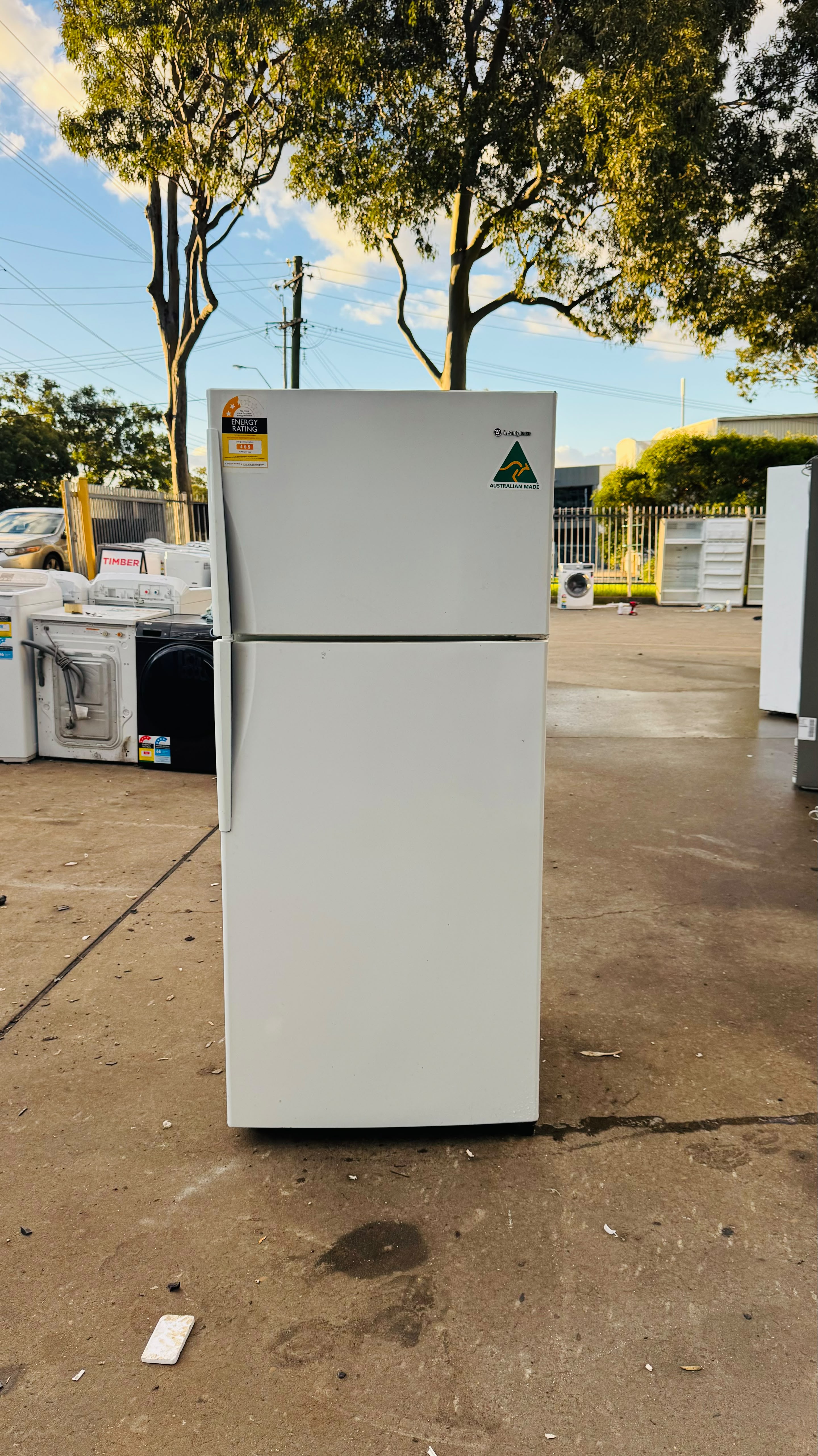 WESTINGHOUSE 420 LITRES FRIDGE FREEZER
