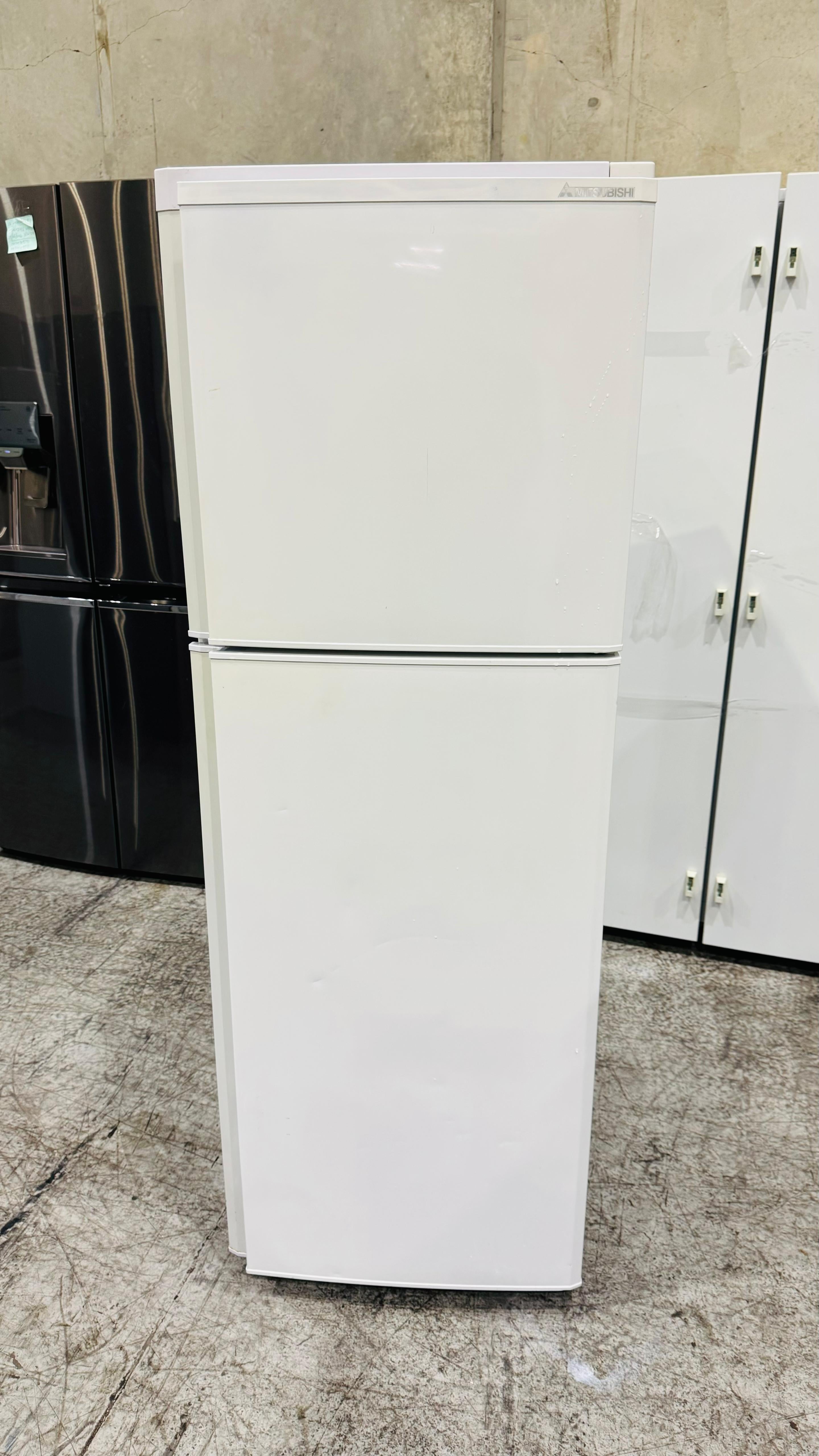 MITSUBUSHI 260 LITRES FRIDGE FREEZER