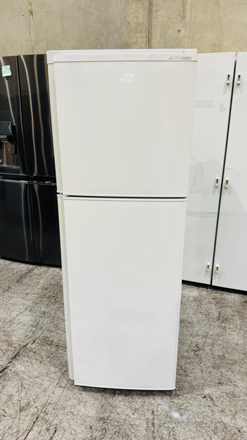 MITSUBUSHI 260 LITRES FRIDGE FREEZER