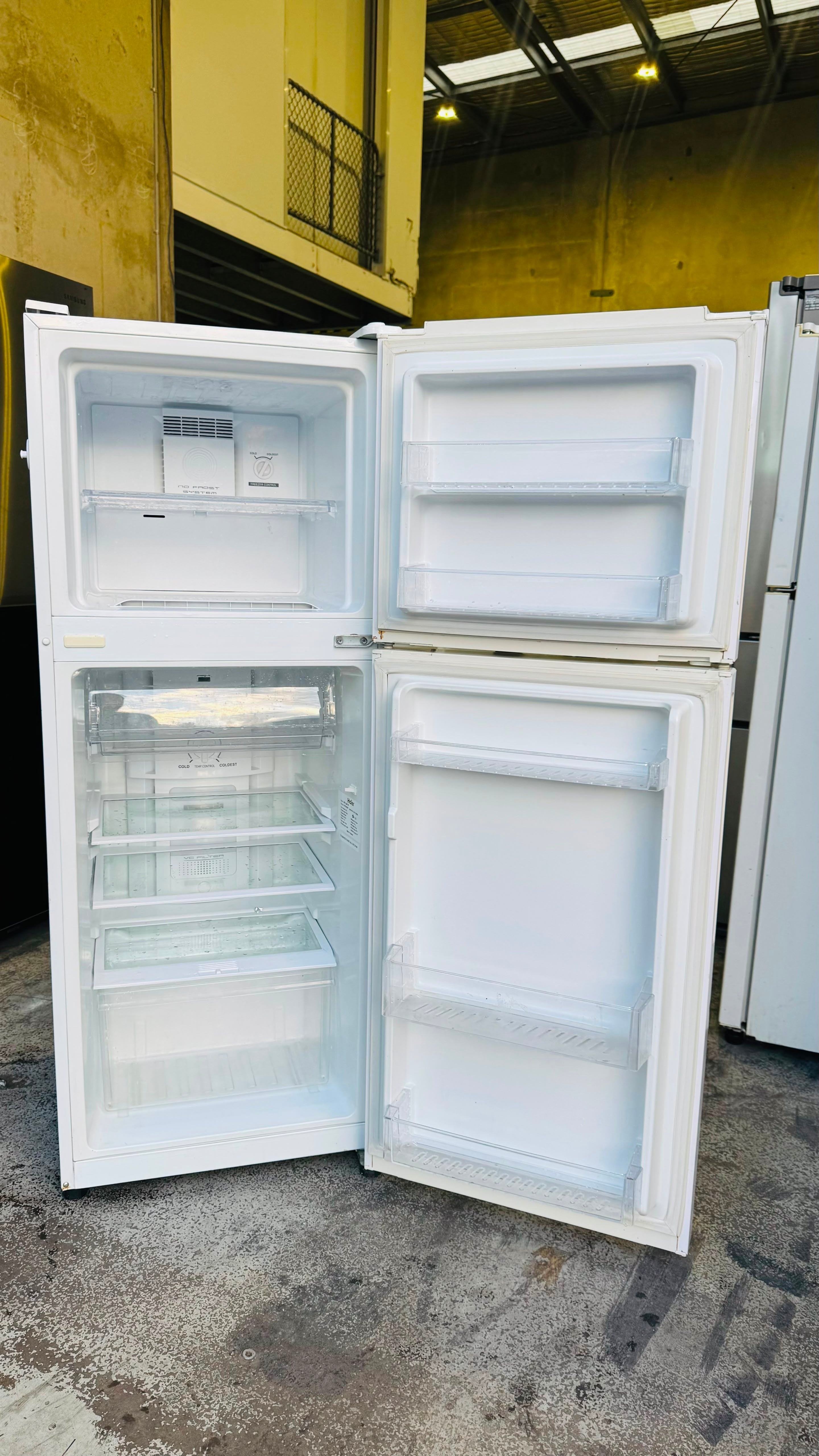 HAIER 222 LITRES FRIDGE FREEZER