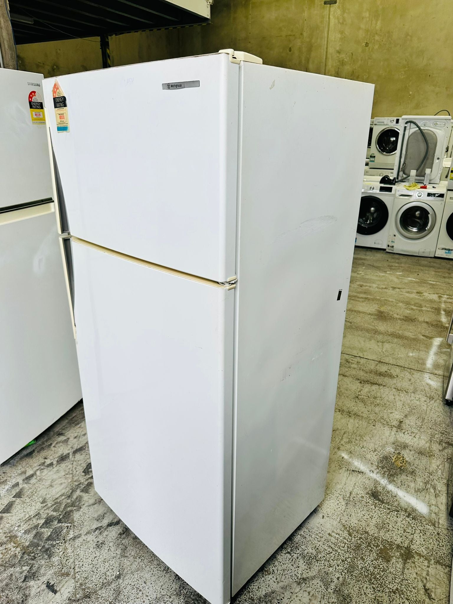 WESTINGHOUSE 517 LITRES FRIDGE FREEZER