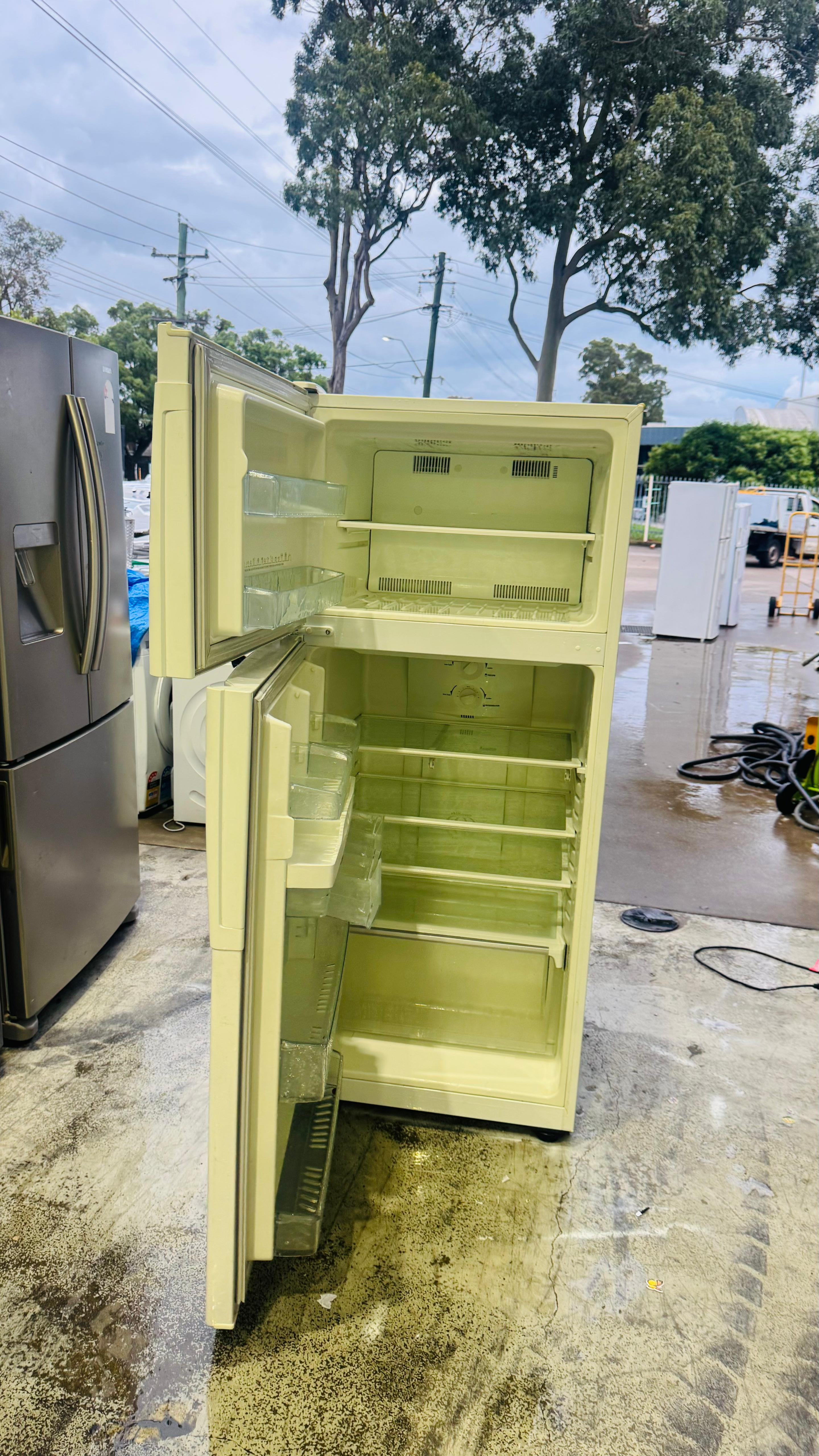 WESTINGHOUSE 420 LITRES FRIDGE FREEZER
