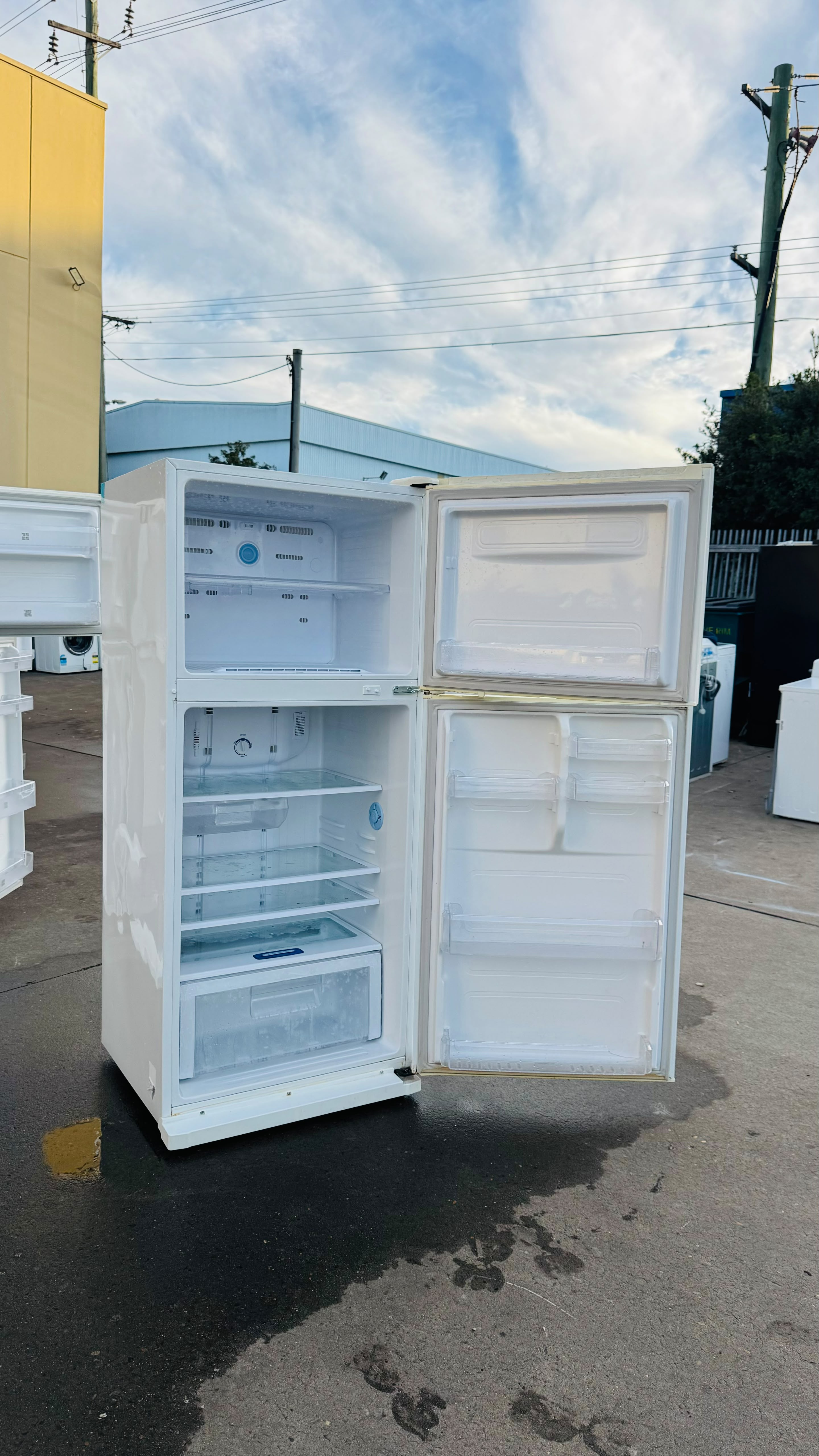 SAMSUNG 431 LITRES FRIDGE FREEZER