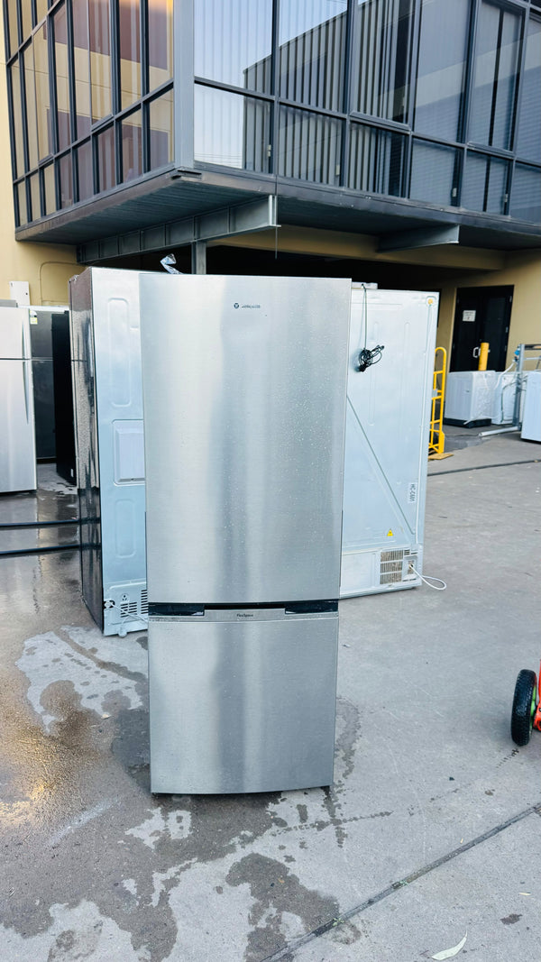 WESTINGHOUSE 340 LITRES FRIDGE FREEZER