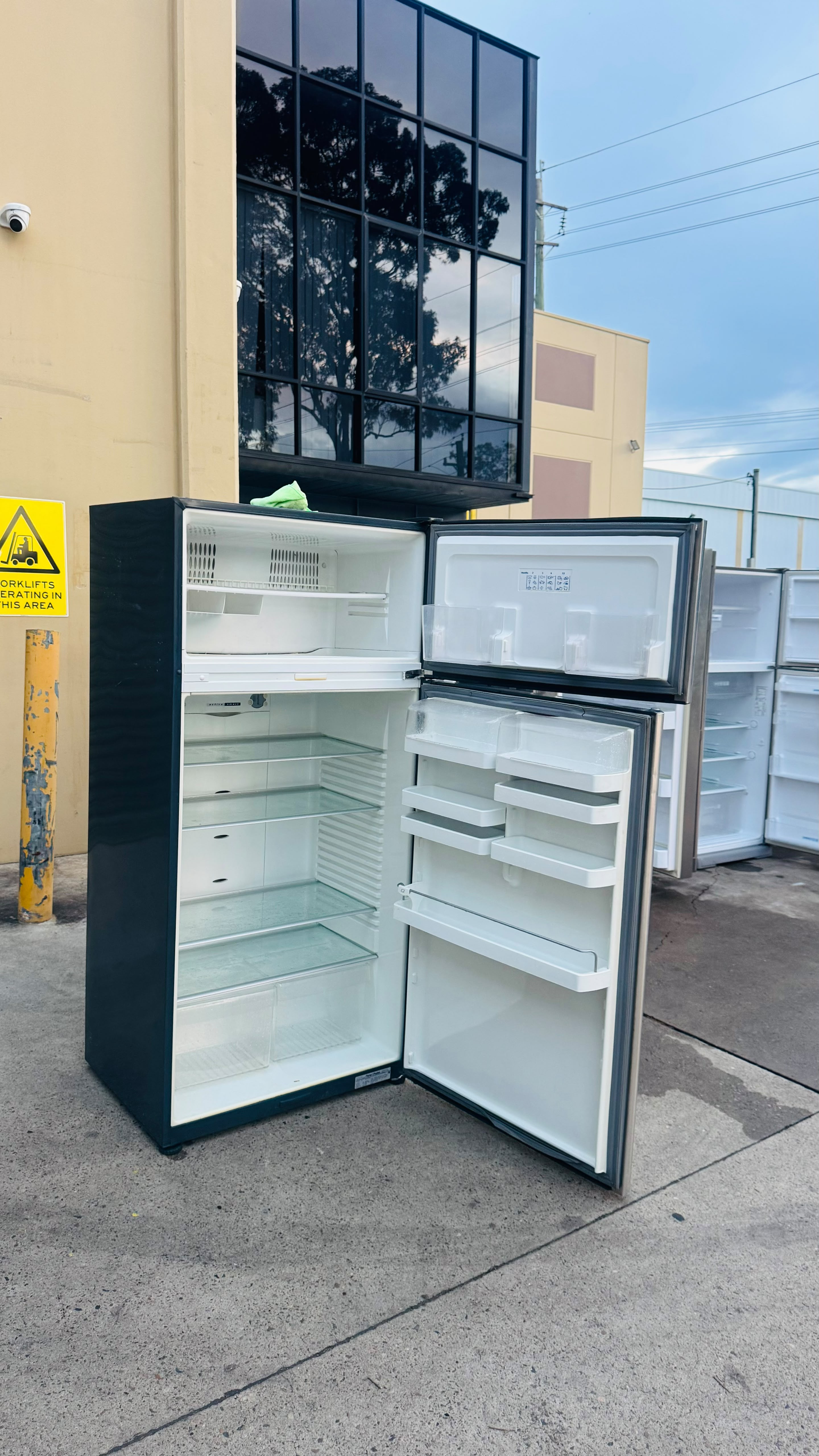 FISHER AND PAYKEL 517 LITRES FRIDGE FREEZER