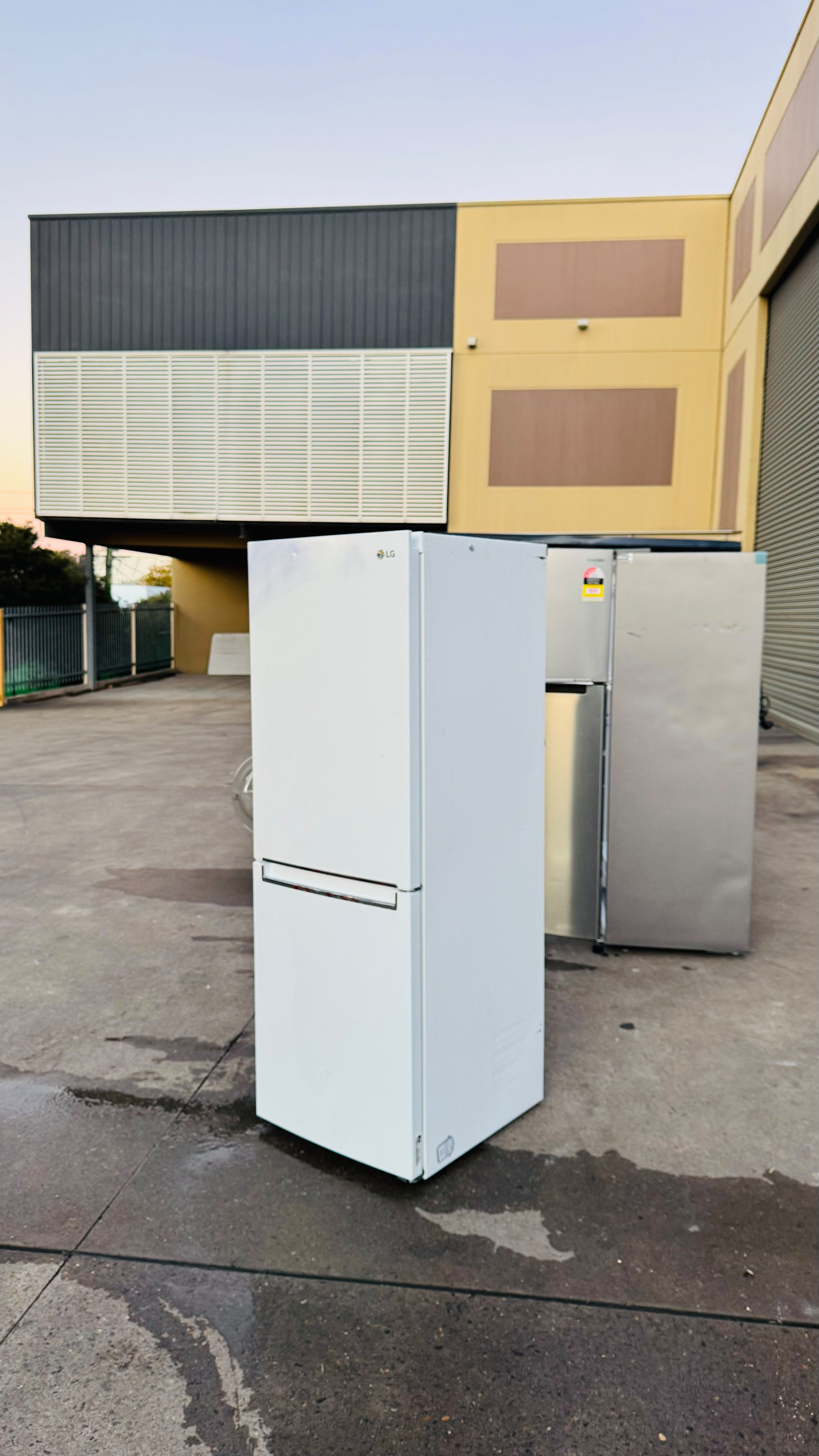 LG 335 LITRES FRIDGE FREEZER