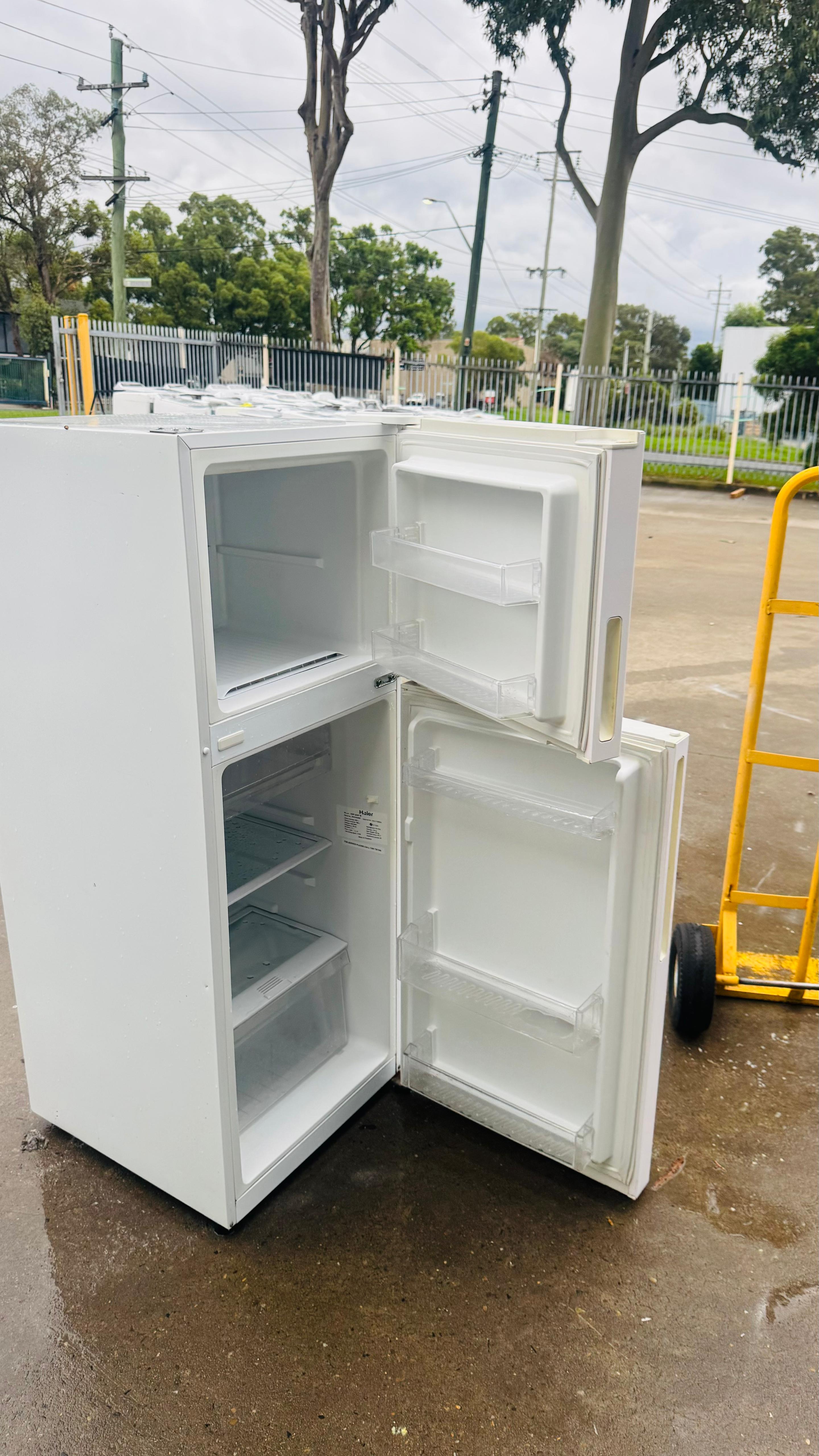 HAIER 222 LITRES FRIDGE FREEZER