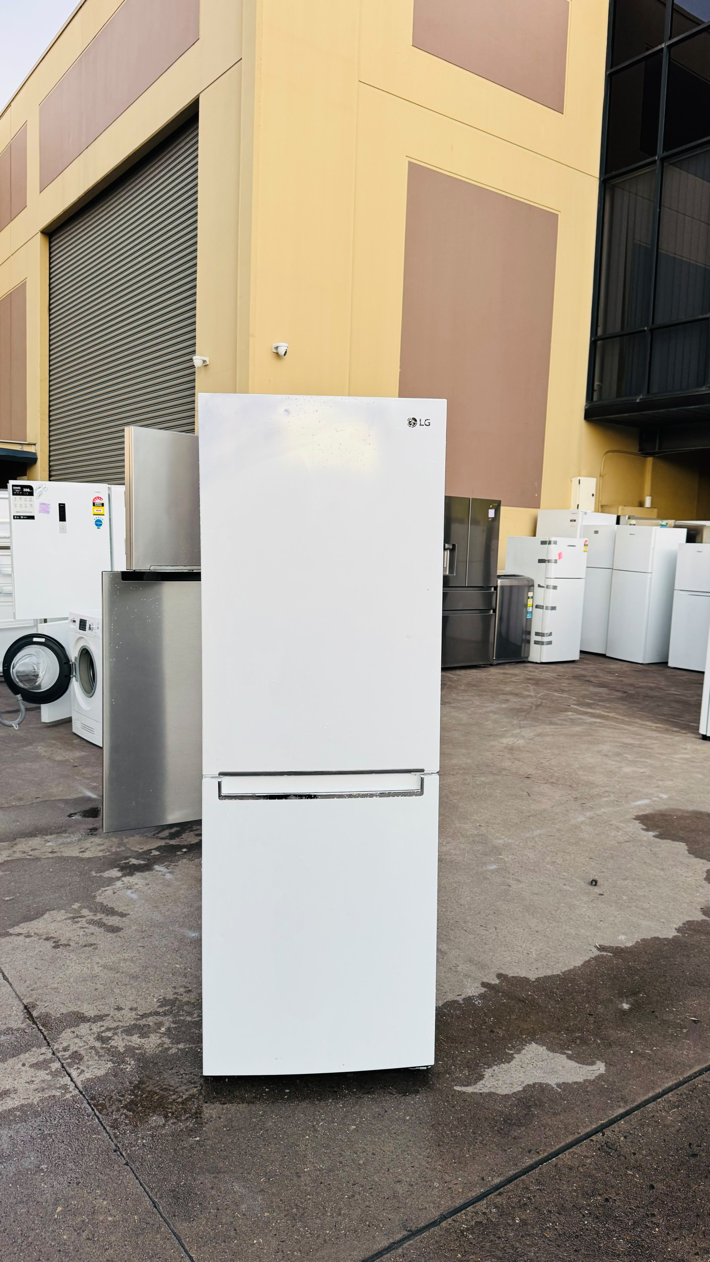 LG 335 LITRES FRIDGE FREEZER