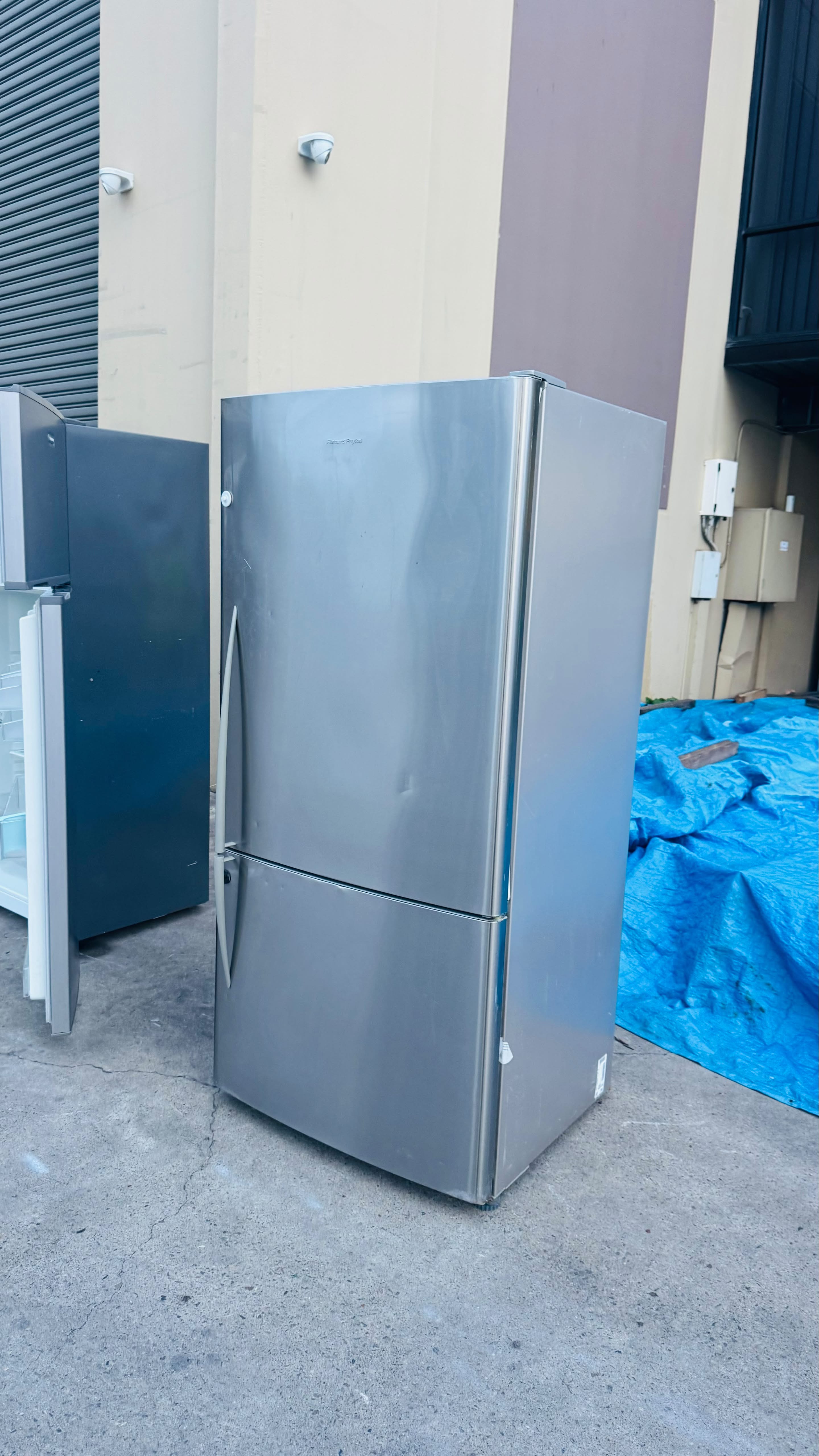 FISHER AND PAYKEL 519 LITRES FRIDGE FREEZER