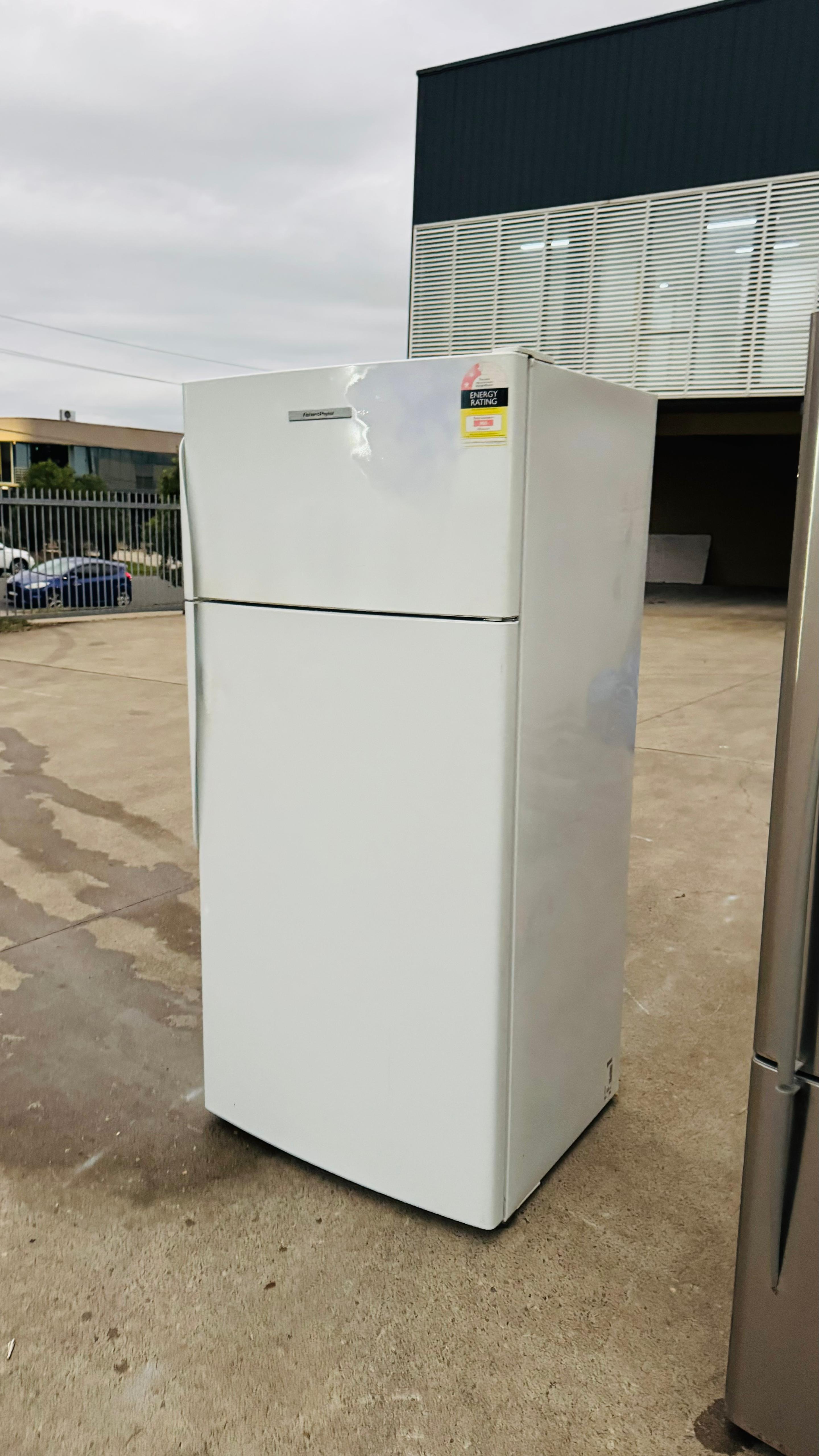 FISHER AND PAYKEL 519 LITRES FRIDGE FREEZER