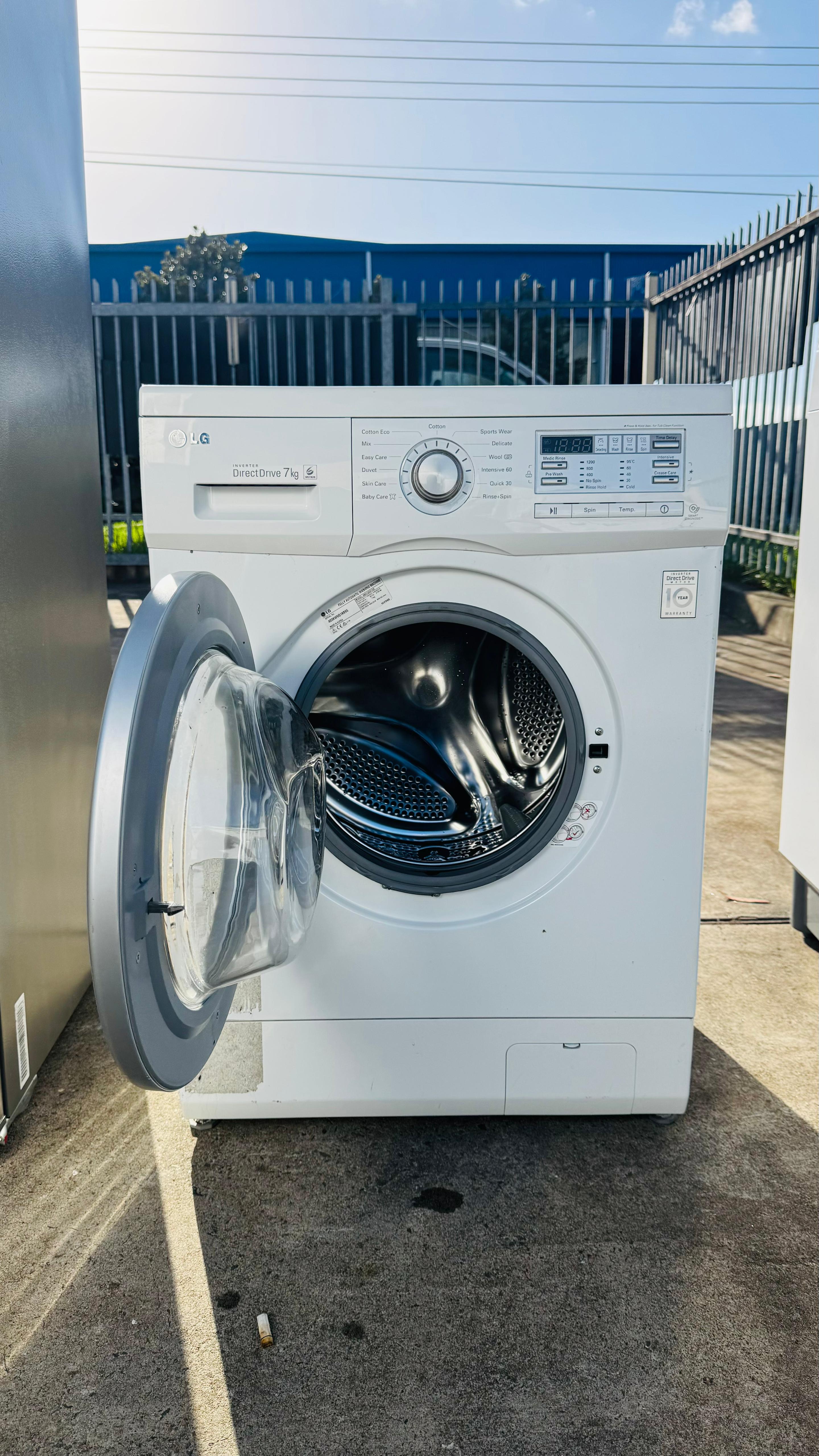 LG 7KGS FRONT LOADER WASHING MACHINE