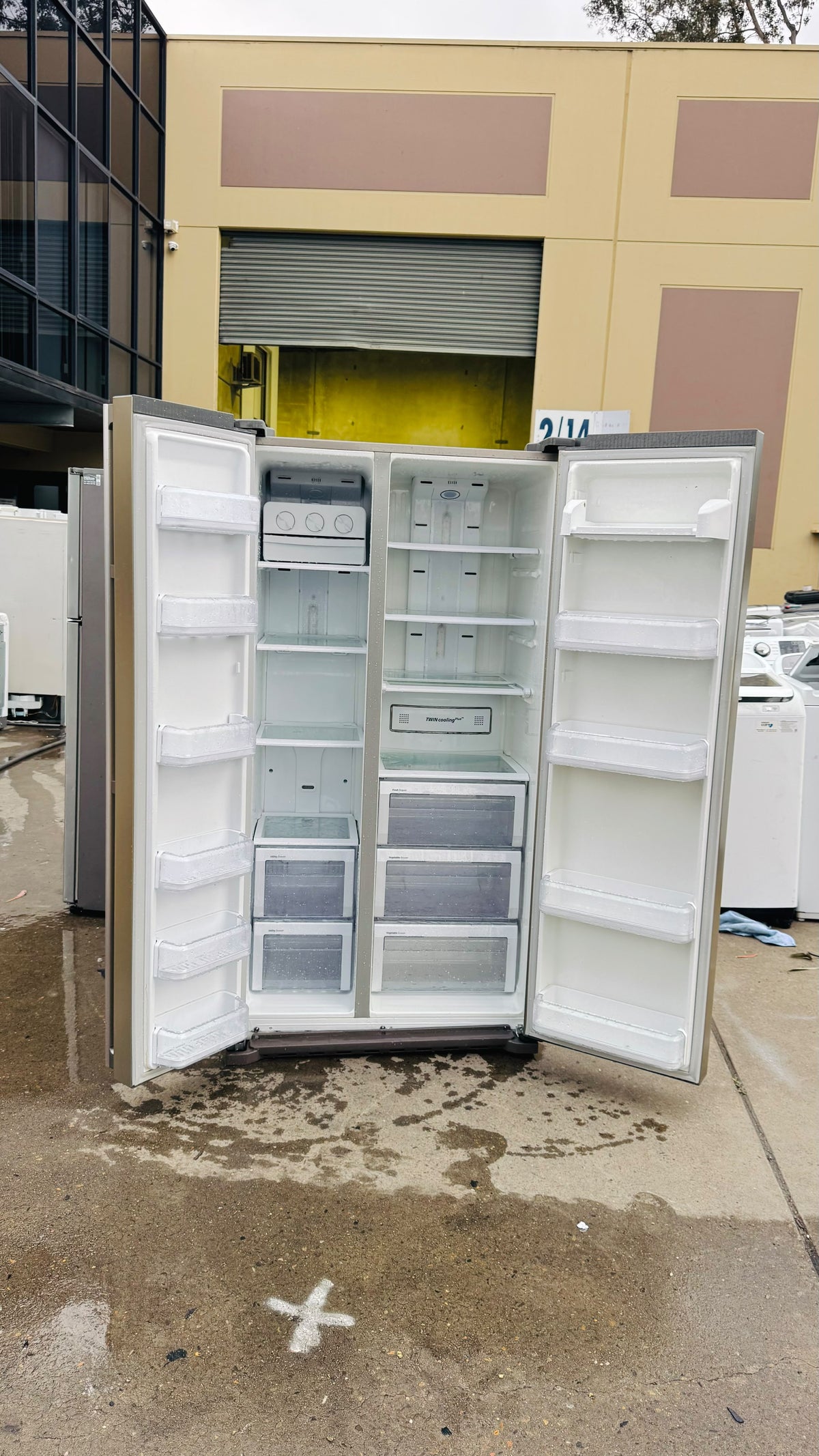 SAMSUNG 713 LITRES SIDE BY SIDE DOOR FRIDGE FREEZER