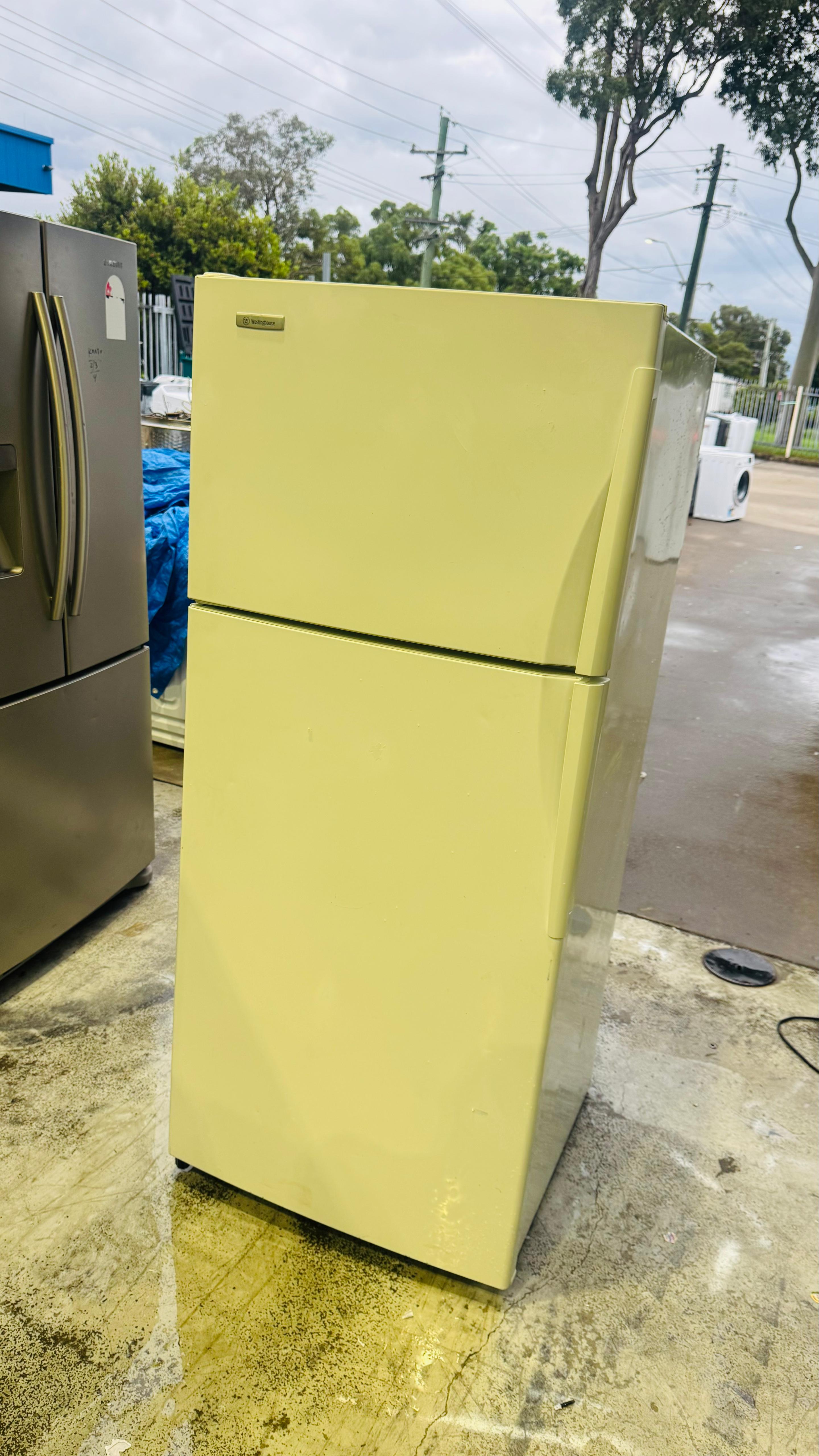 WESTINGHOUSE 420 LITRES FRIDGE FREEZER