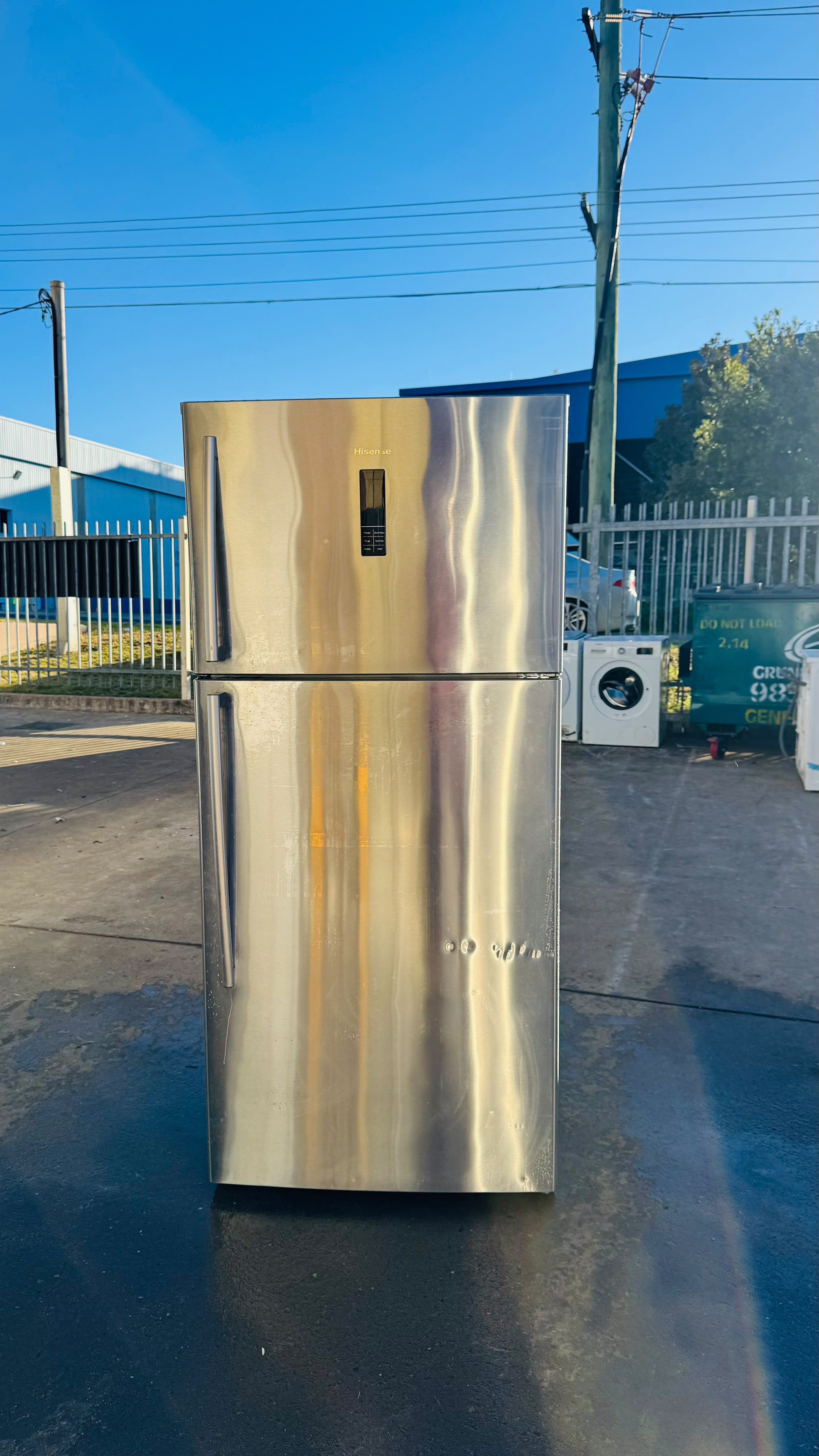 HISENSE 526 LITRES FRIDGE FREEZER