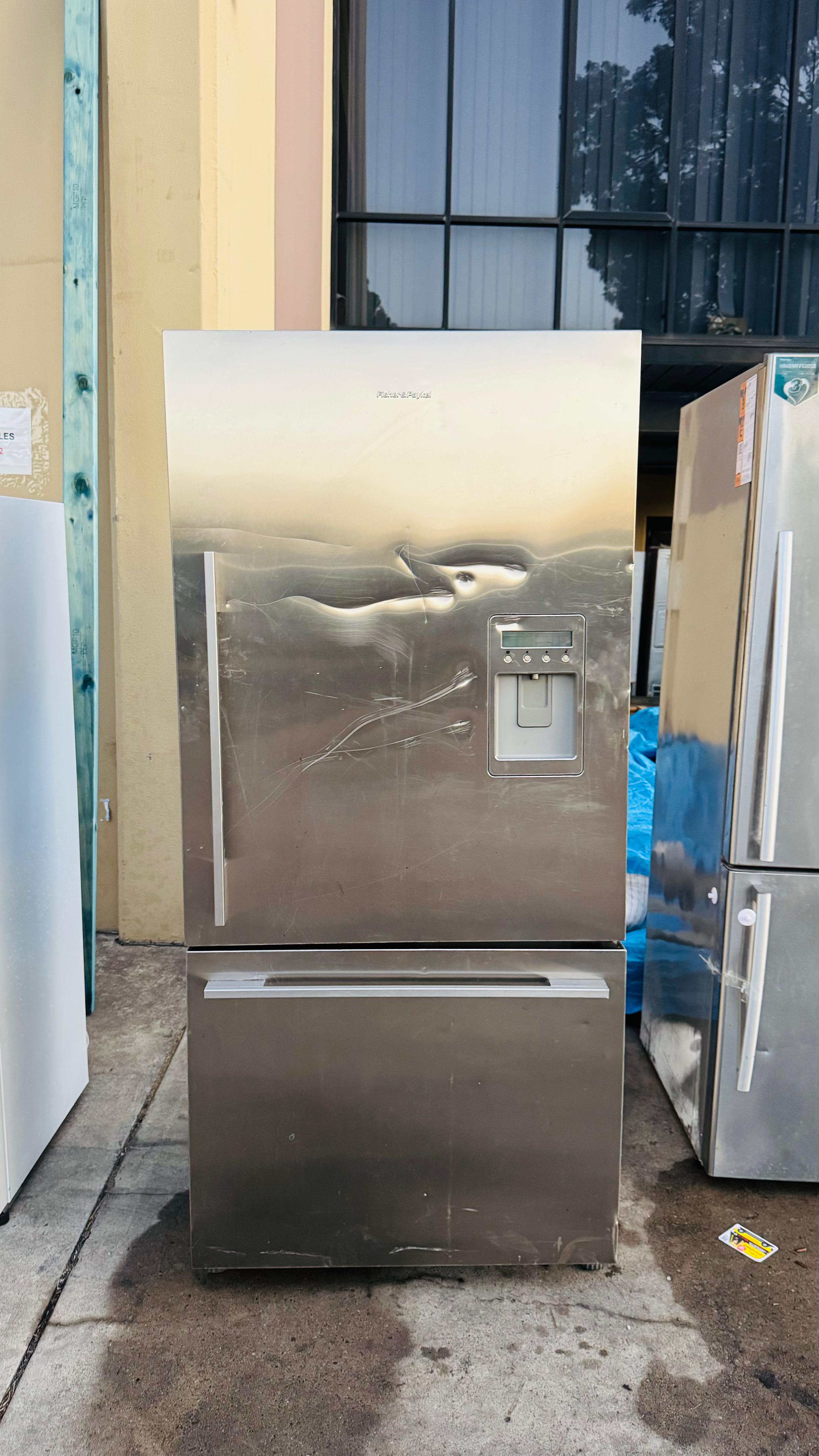 FISHER AND PAYKEL 519 LITRES FRIDGE FREEZER