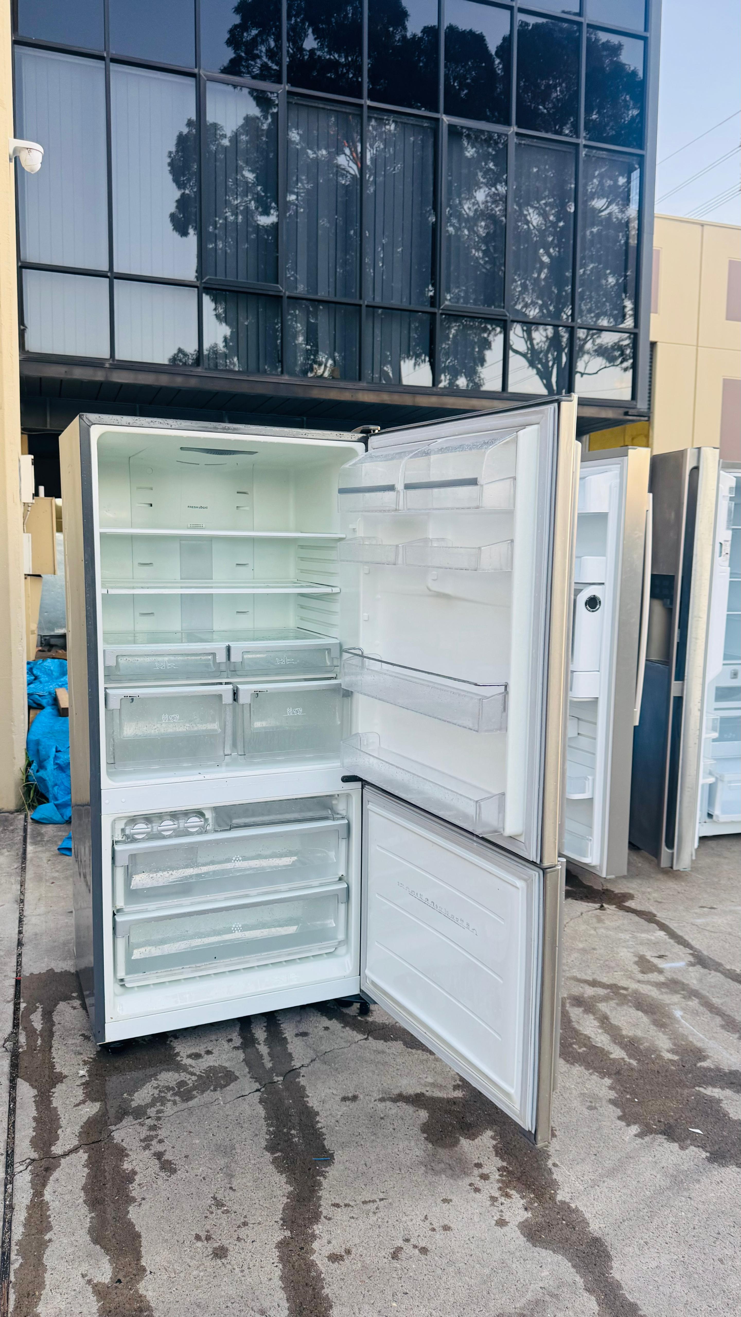 ELECTROLUX 510 LITRES FRIDGE FREEZER