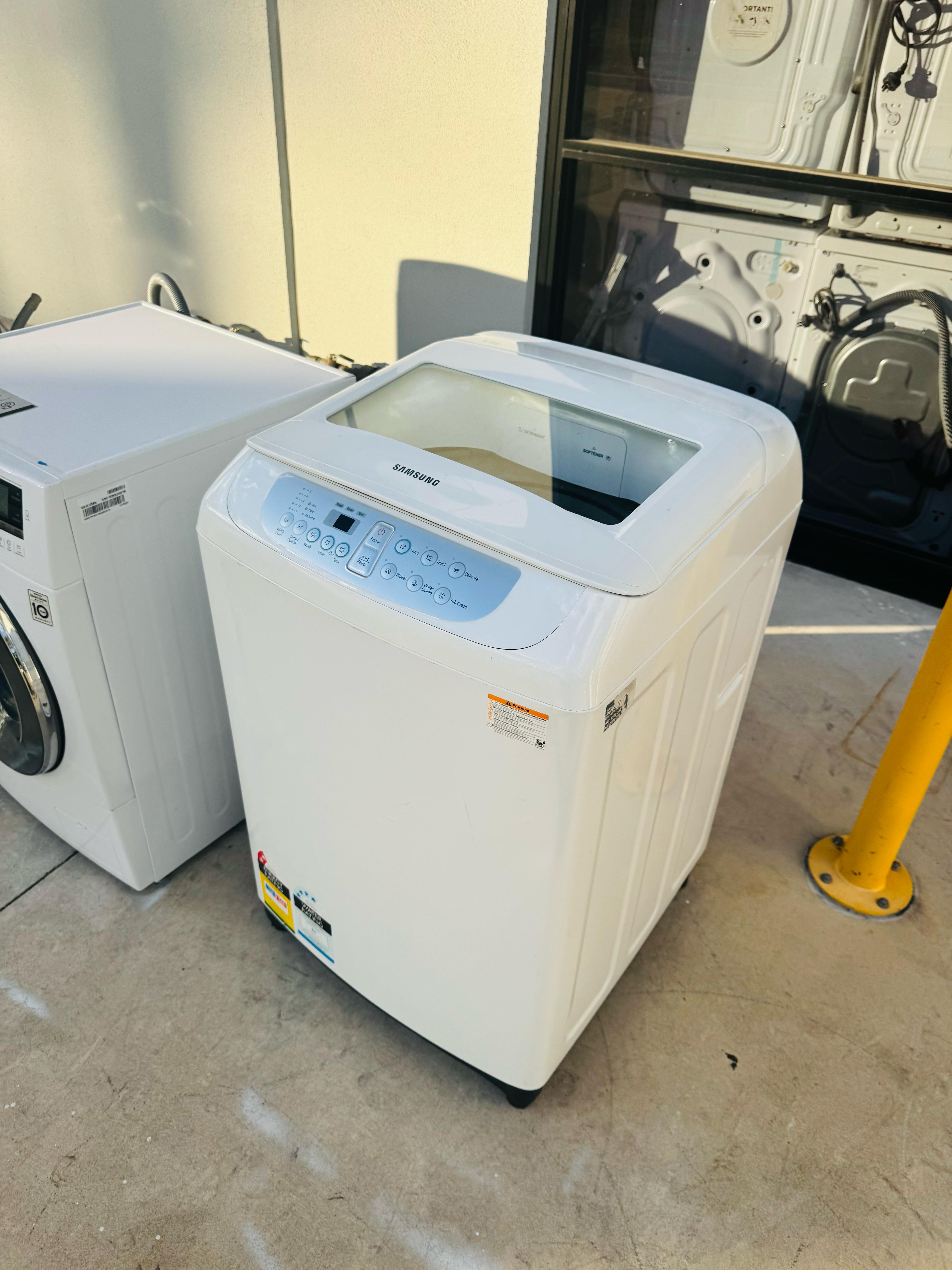 **SAMSUNG 270 LITRES FRIDGE FREEZER & 6.5 KGS TOP LOADER WASHING MACHINE COMBO PACKAGE DEAL**