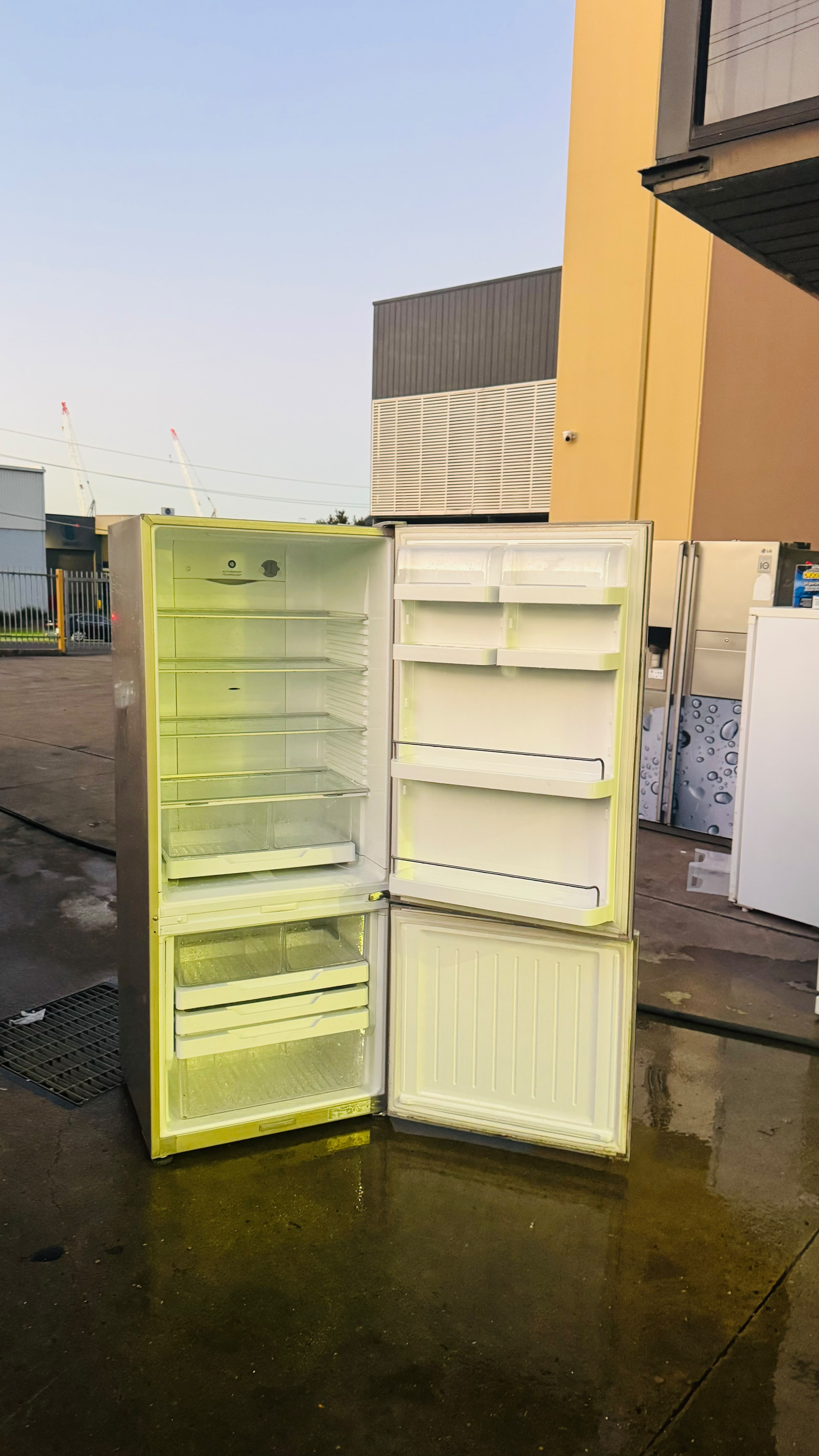 FISHER AND PAYKEL 442 LITRES FRIDGE FREEZER
