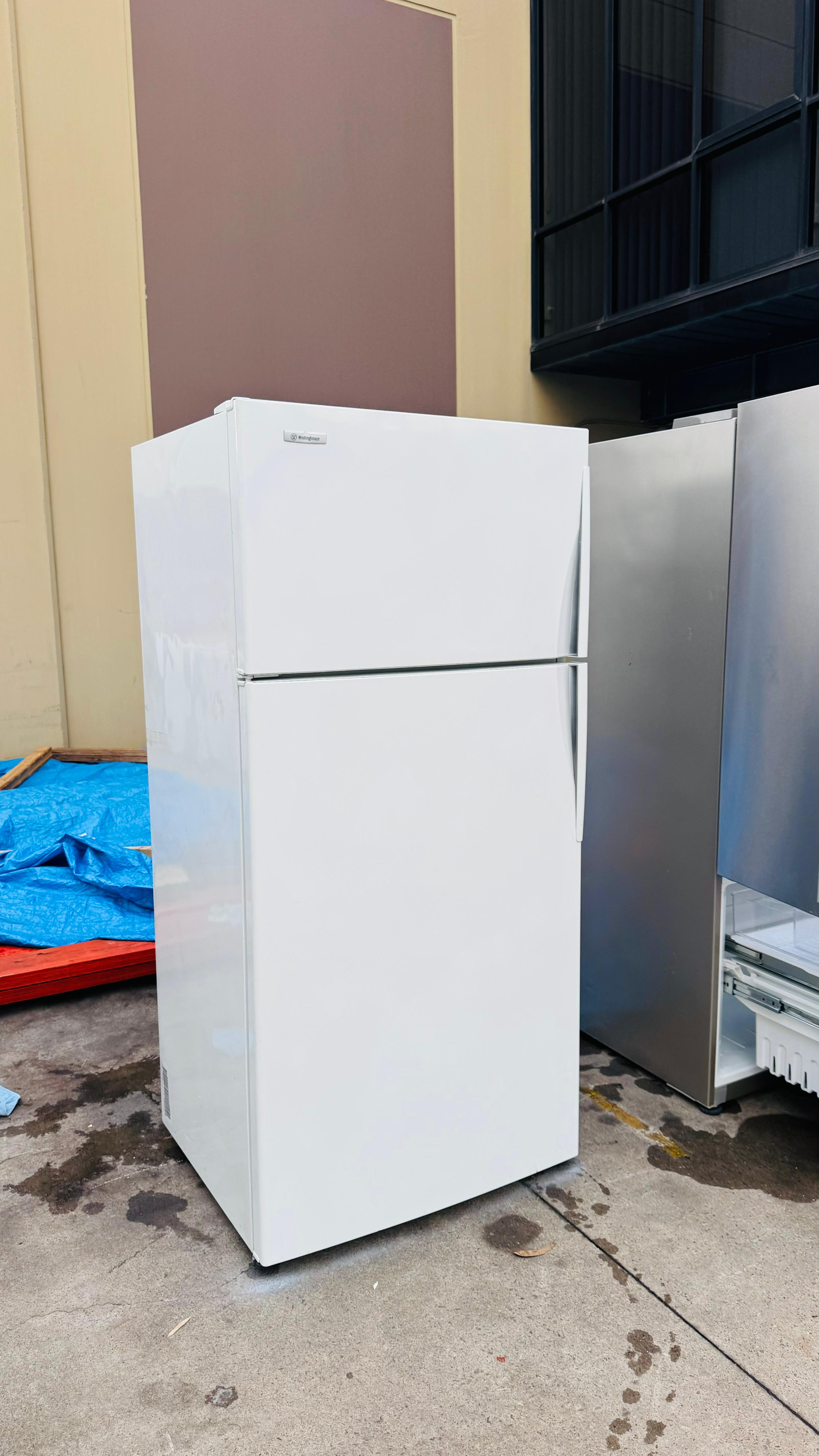 WESTINGHOUSE 520 LITRES FRIDGE FREEZER