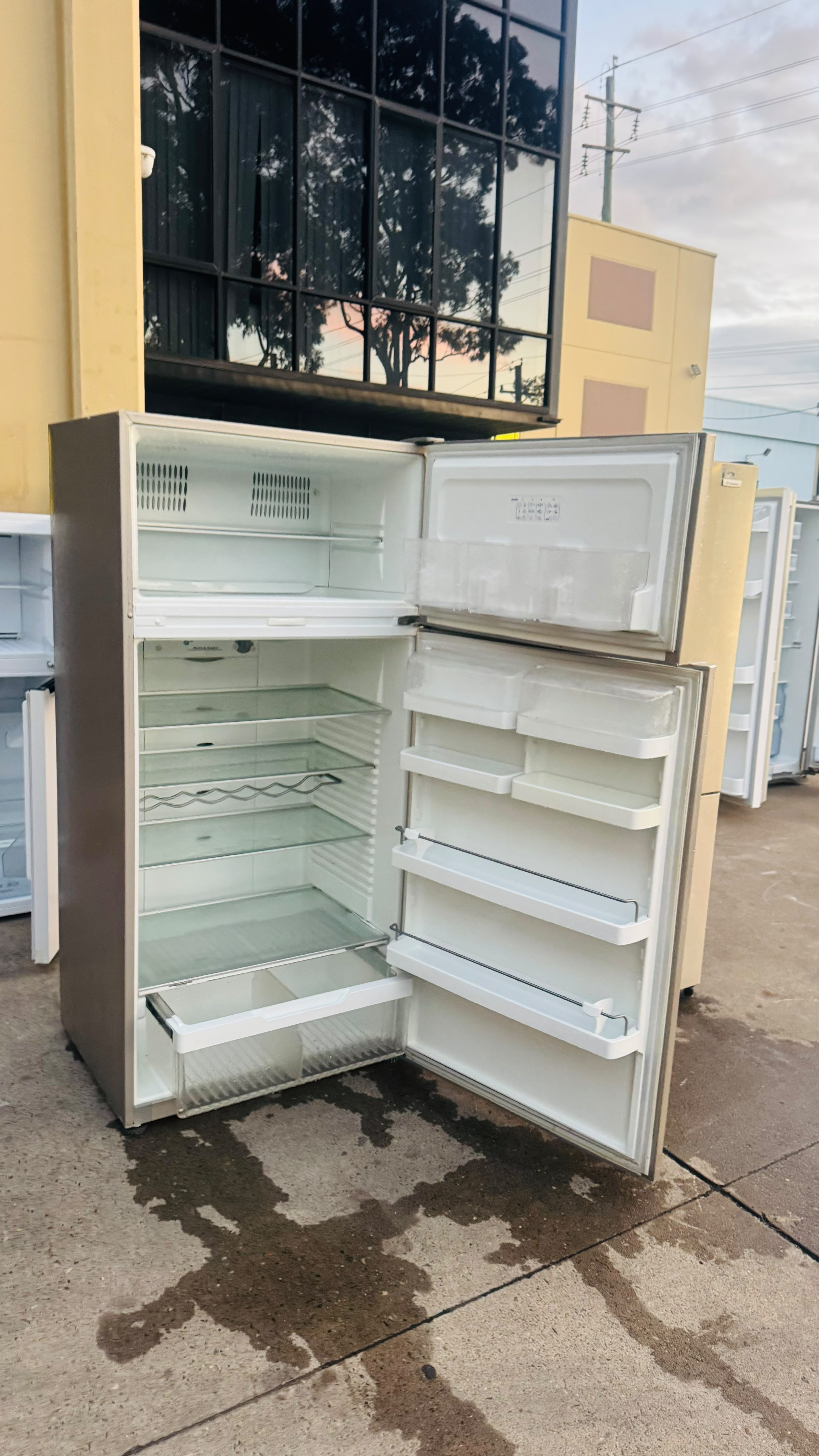 FISHER AND PAYKEL 517 LITRES FRIDGE FREEZER
