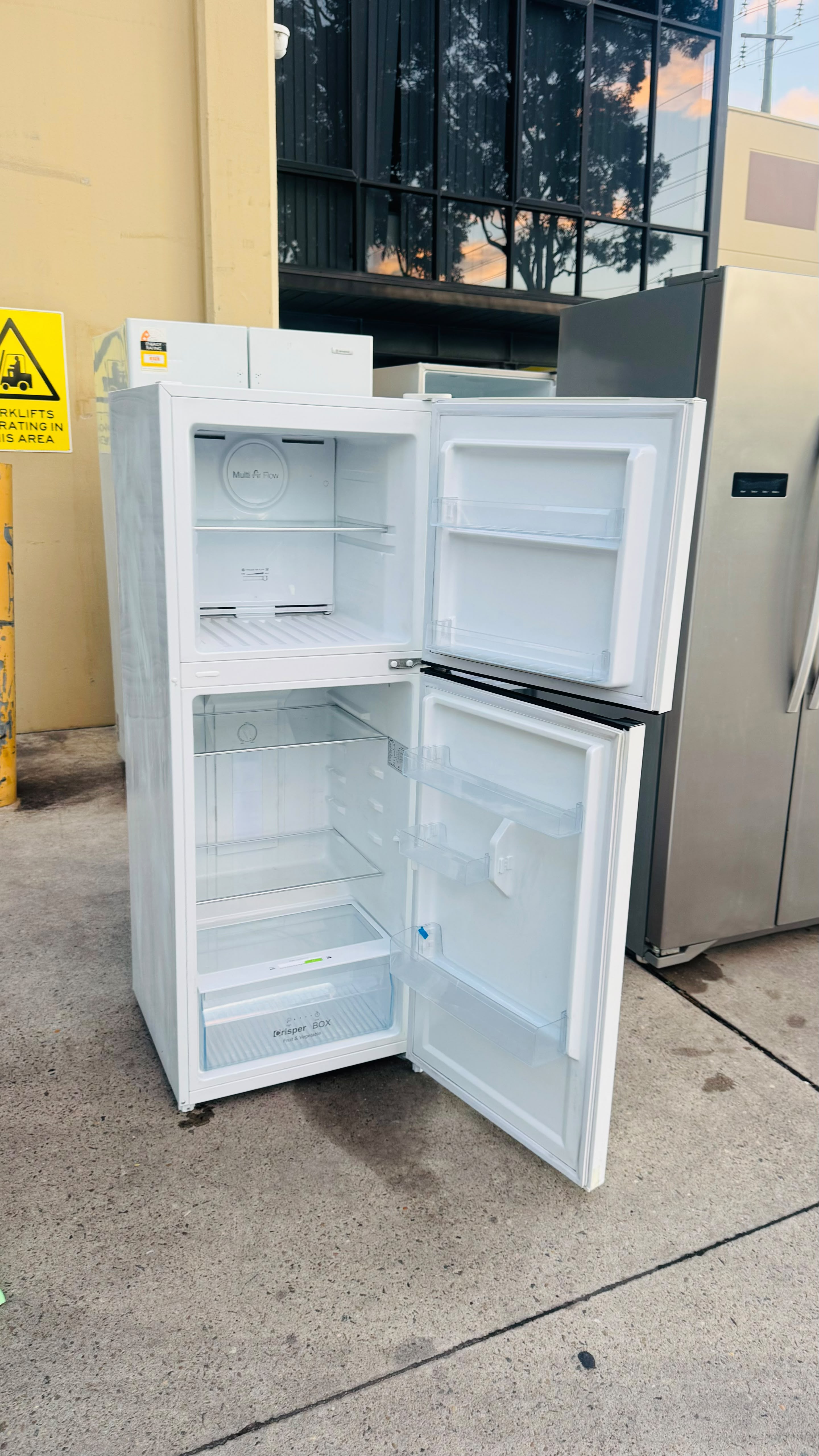 CHIQ 216 LITRES  FRIDGE FREEZER