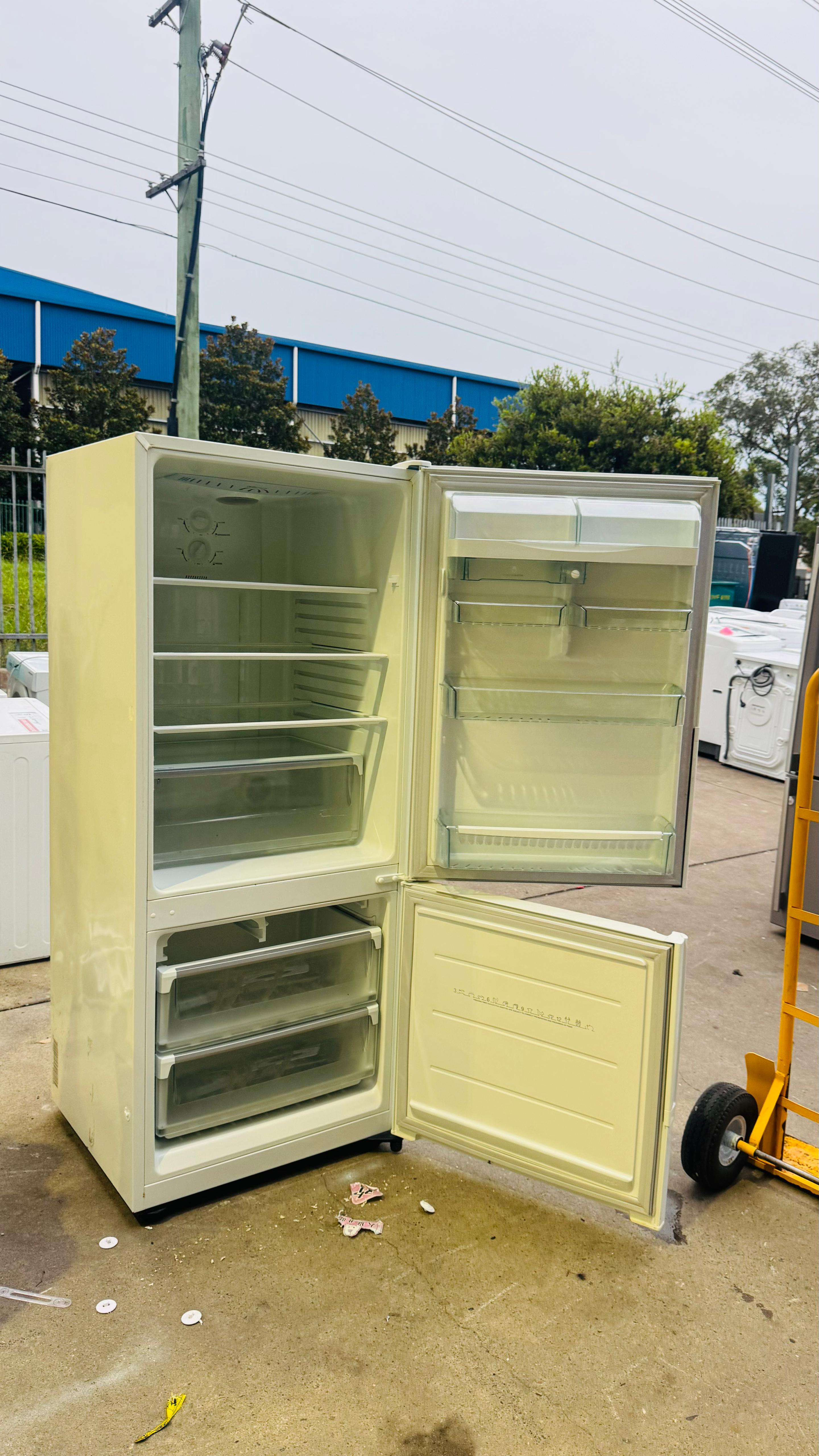 WESTINGHOUSE 430 LITRES FRIDGE FREEZER