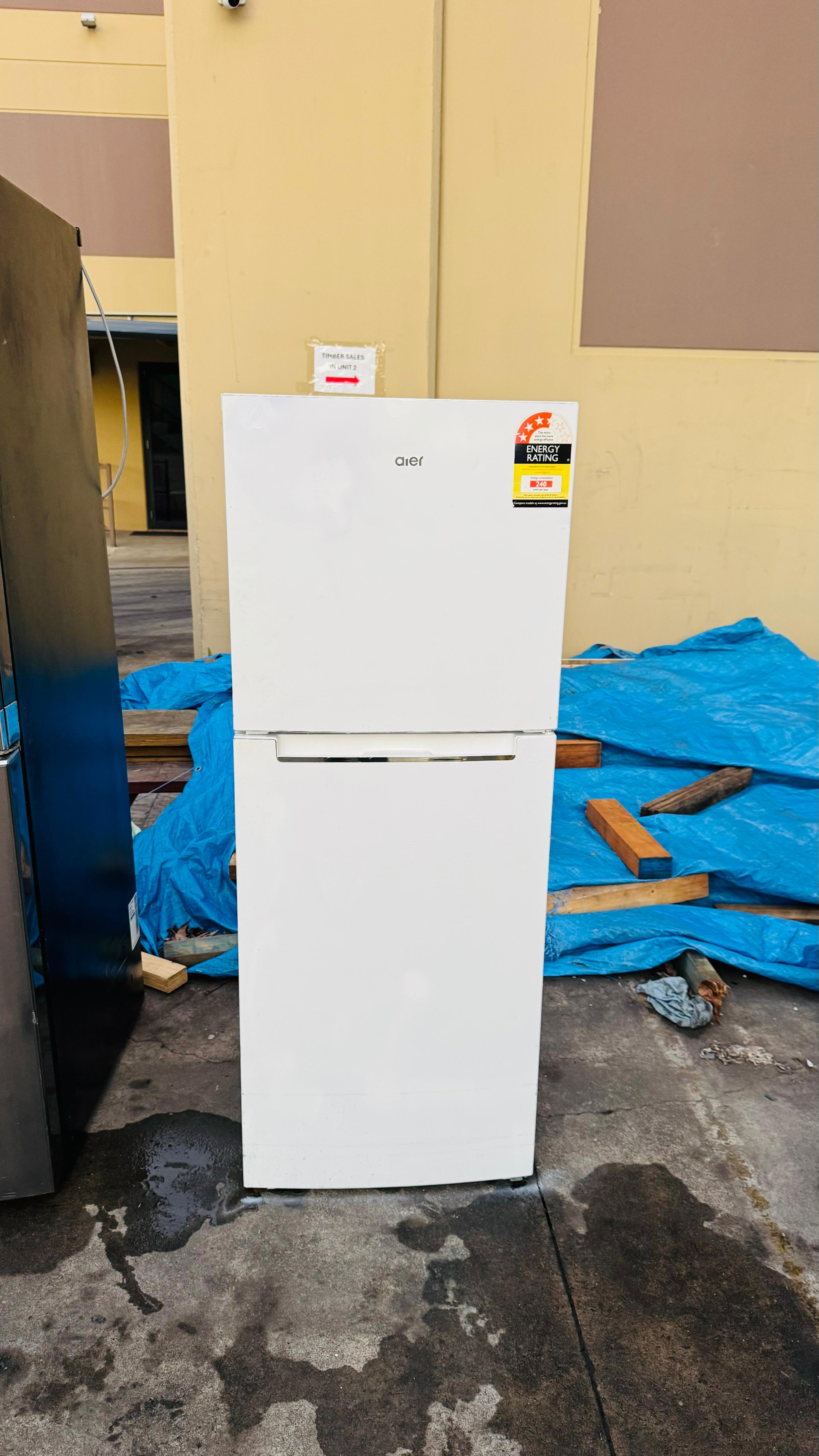 HAIER 220 LITRES FRIDGE FREEZER