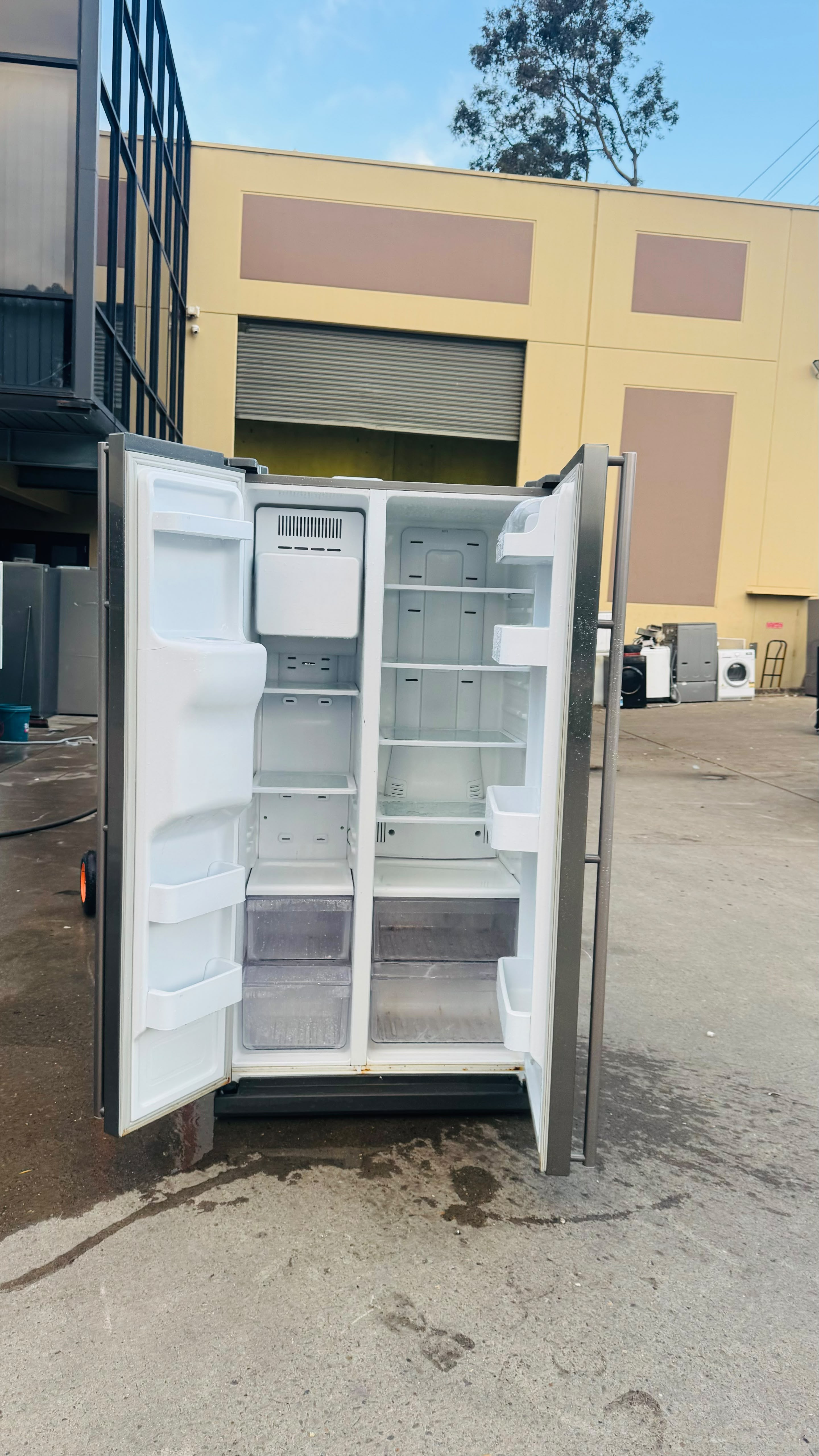 SAMSUNG 585 LITRES SIDE BY SIDE DOOR  FRIDGE FREEZER