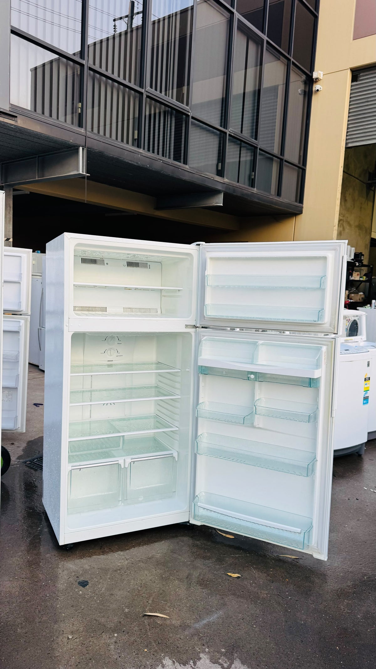WESTINGHOUSE 520 LITRES FRIDGE FREEZER
