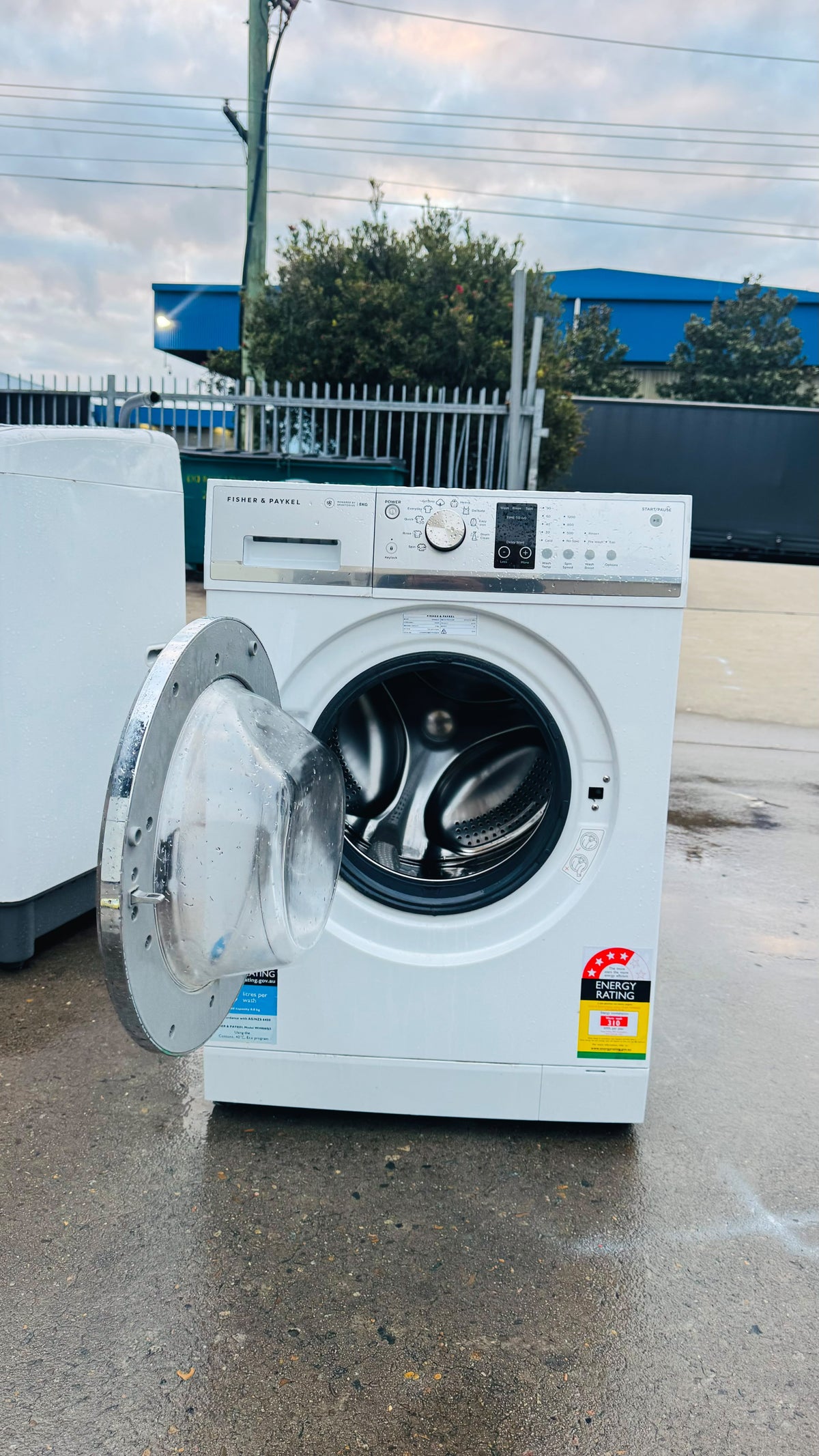 FISHER AND PAYKEL 8KGS FRONT LOADER WASHING MACHINE