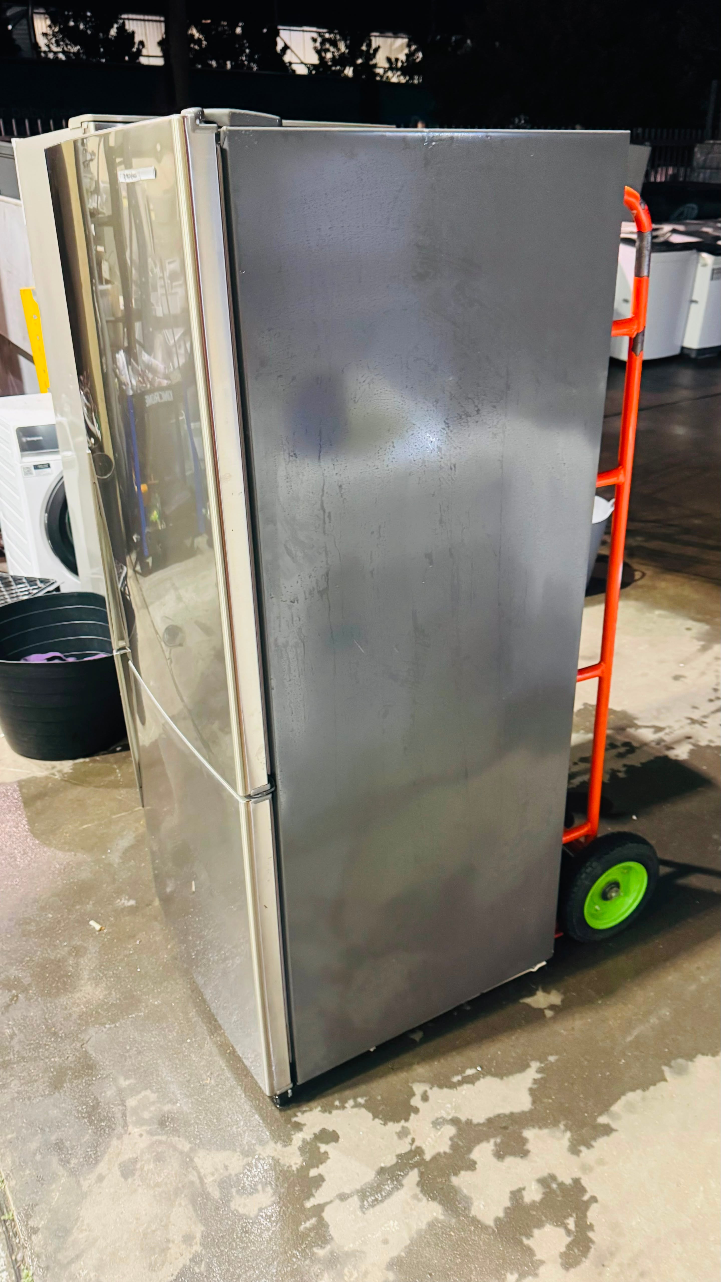 WESTINGHOUSE 370 LITRES FRIDGE FREEZER