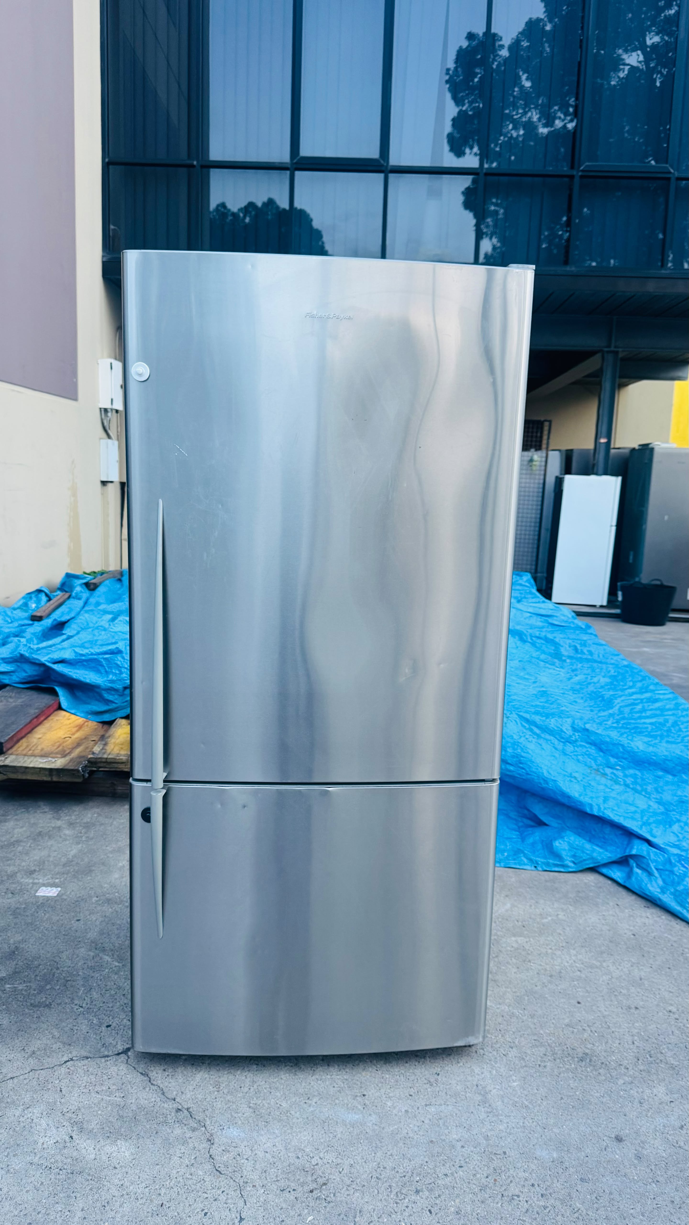 FISHER AND PAYKEL 519 LITRES FRIDGE FREEZER