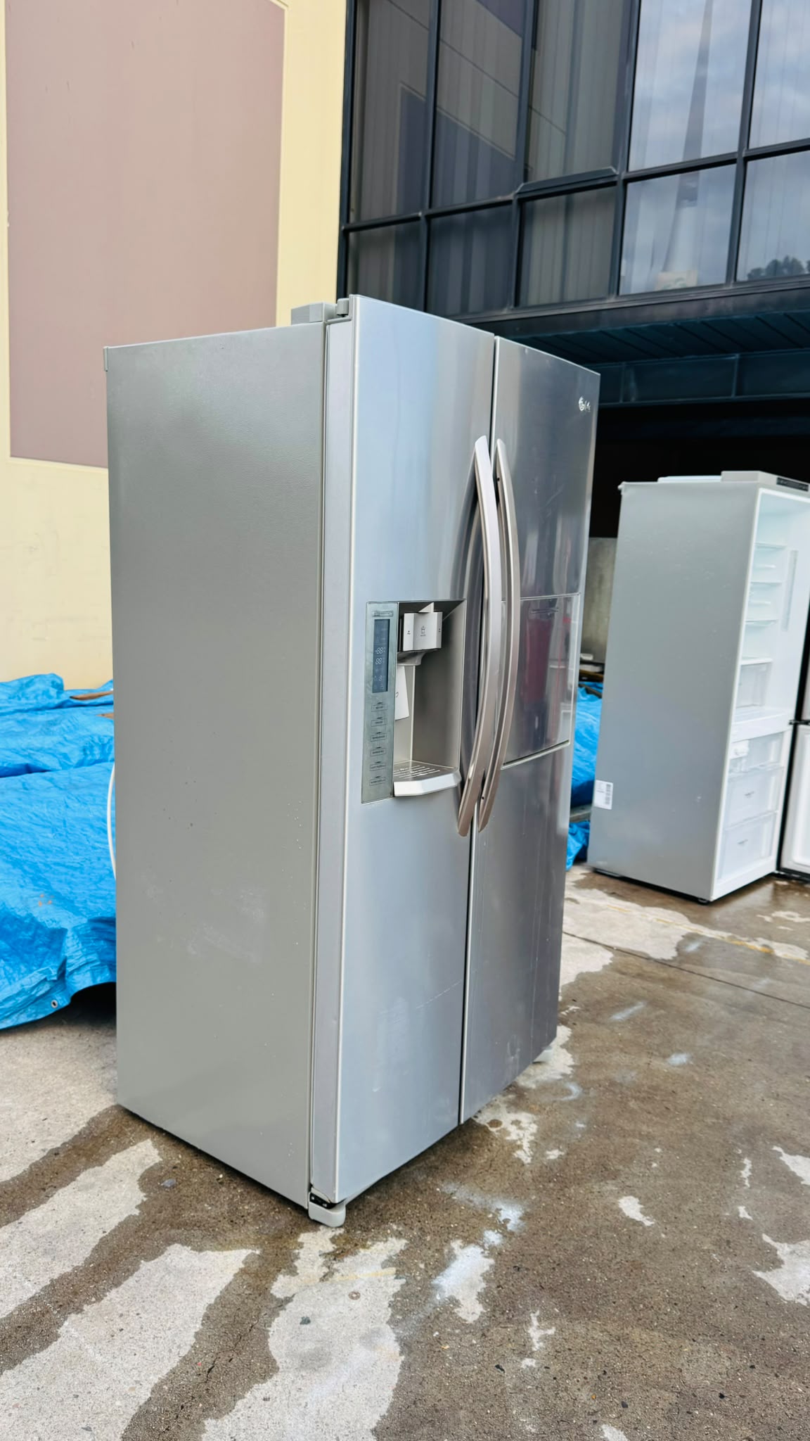 LG 693 LITRES SIDE BY SIDE FRIDGE FREEZER