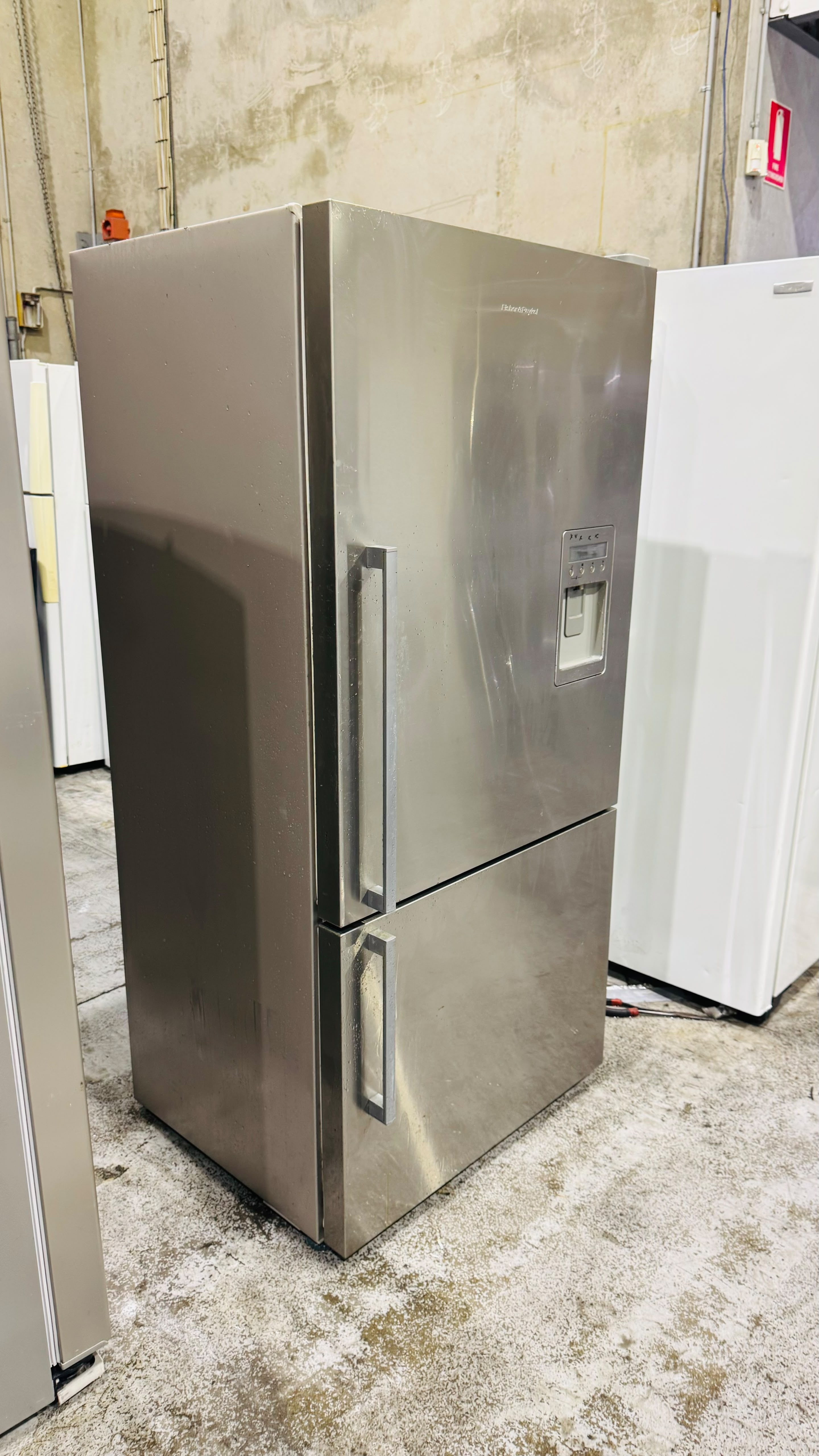 FISHER AND PAYKEL 519 LITRES FRIDGE FREEZER DISPLAY NOT WORKING CANT SET TEMPERATURE FRIDGE FREEZER WORKING FINE