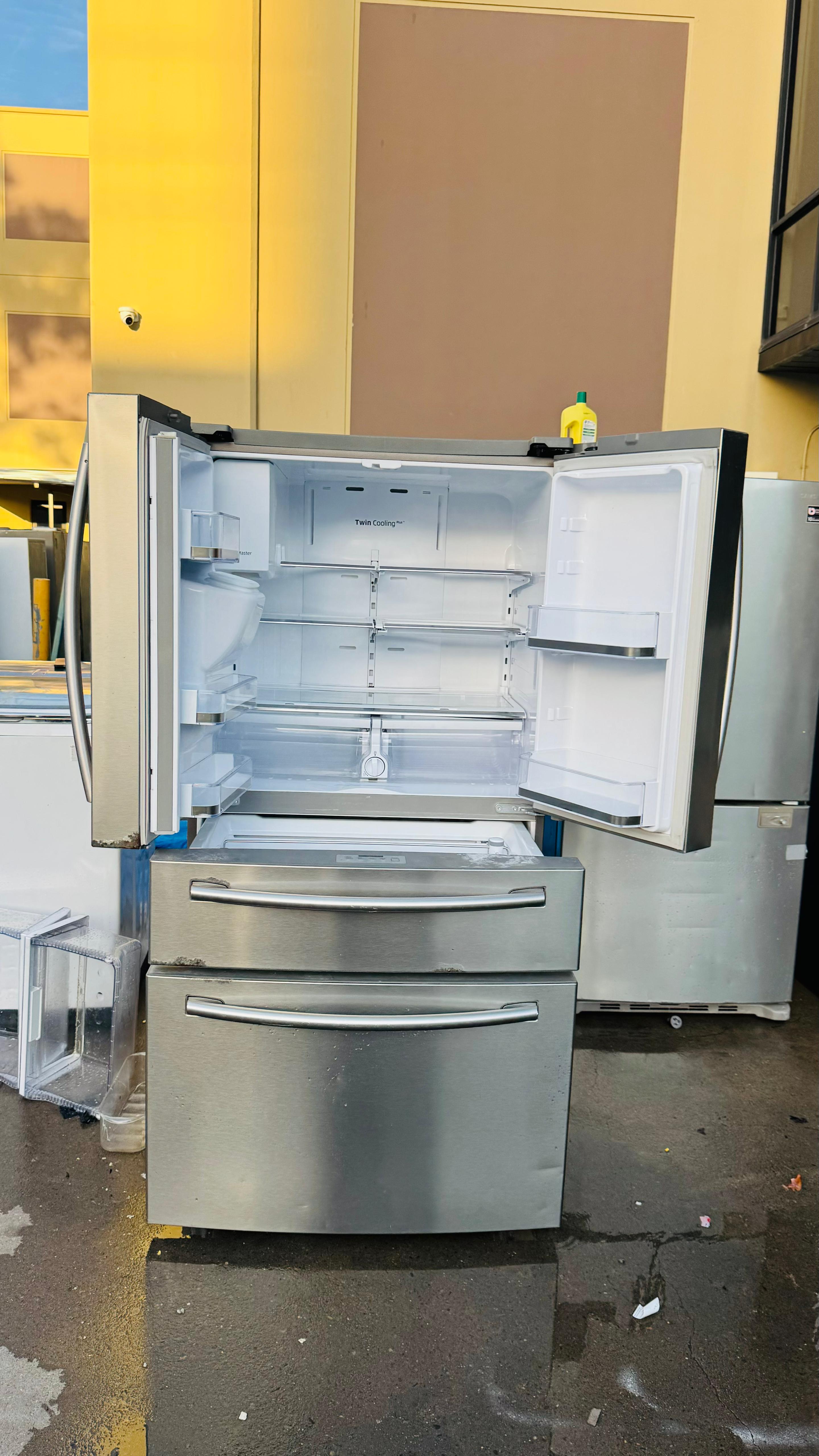 SAMSUNG 680 LITRES FRENCH DOOR FRIDGE FREEZER