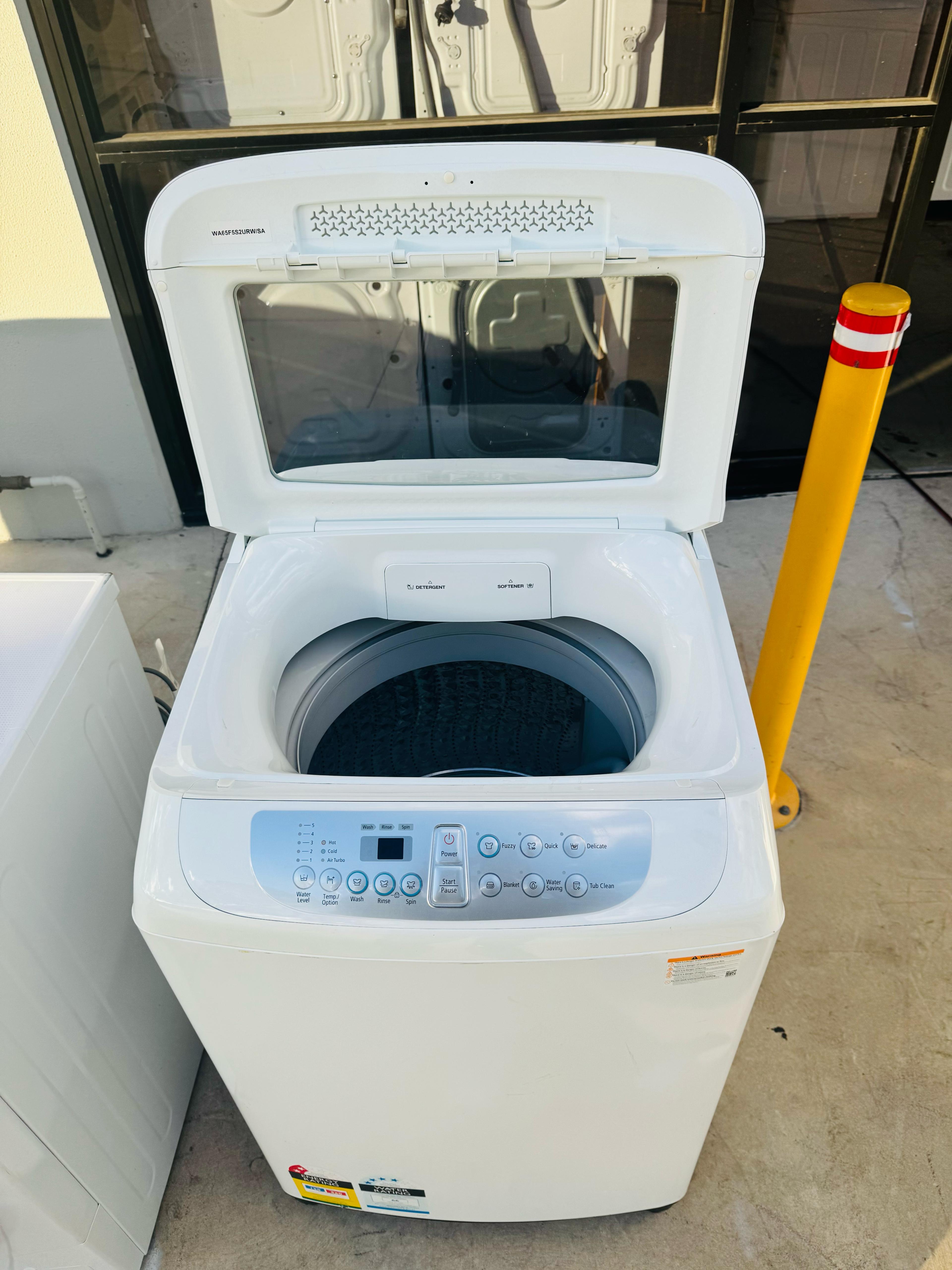 **SAMSUNG 270 LITRES FRIDGE FREEZER & 6.5 KGS TOP LOADER WASHING MACHINE COMBO PACKAGE DEAL**